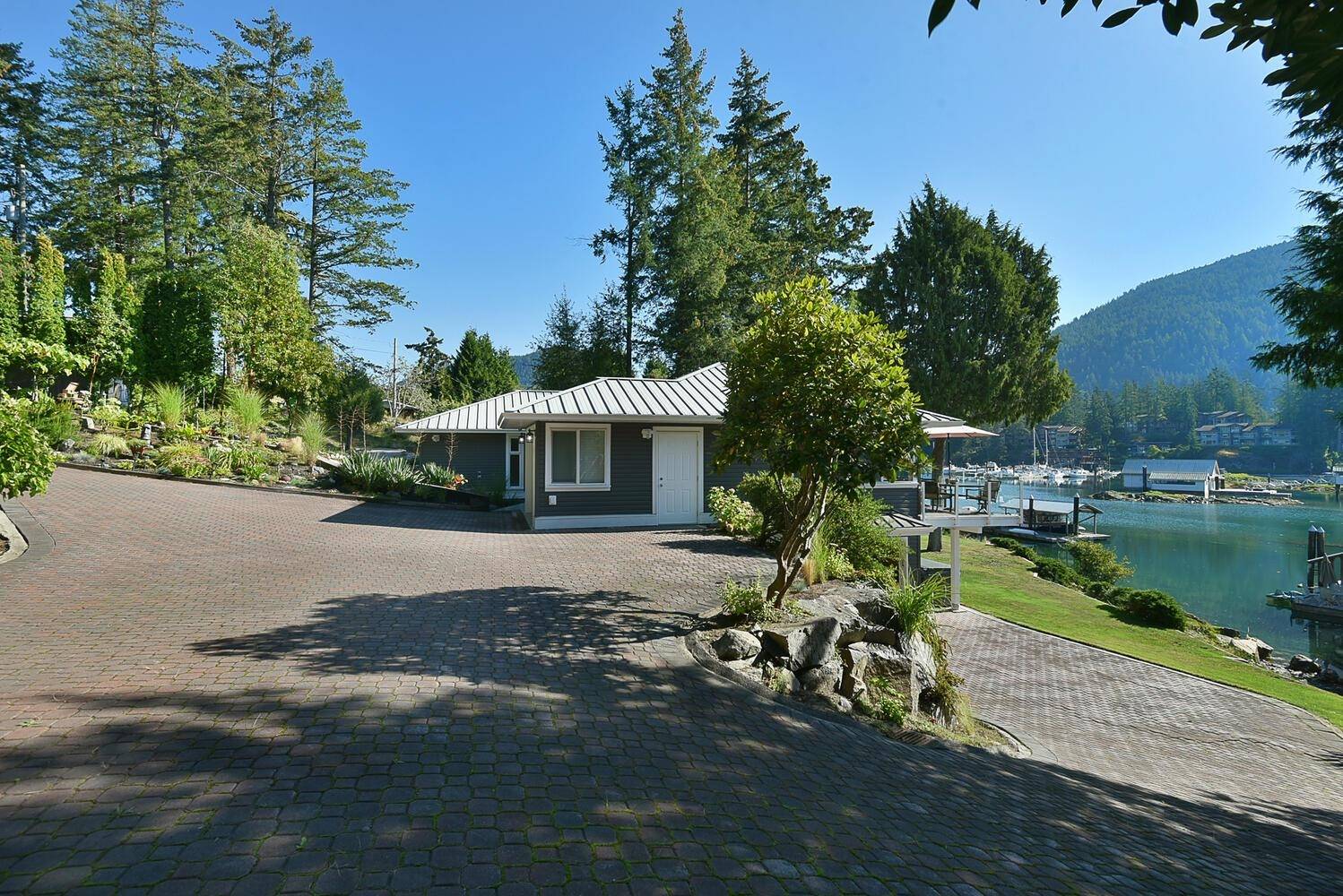 Madeira Park, BC V0N 2H1,12828 Gilden RD