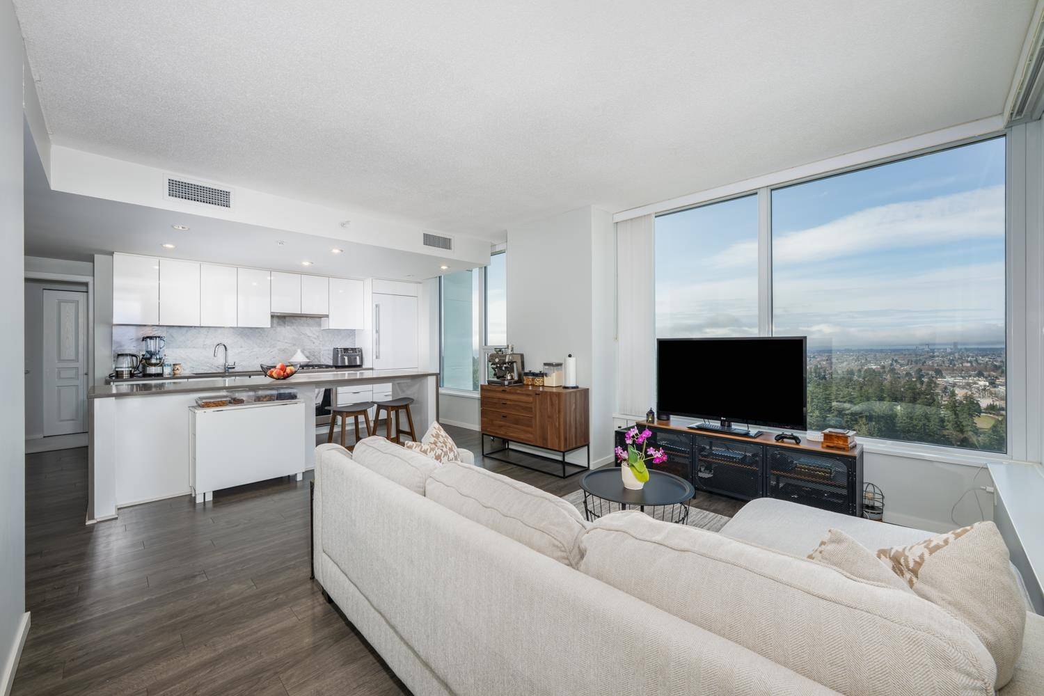 Burnaby, BC V5H 0G4,5883 Barker AVE #3307