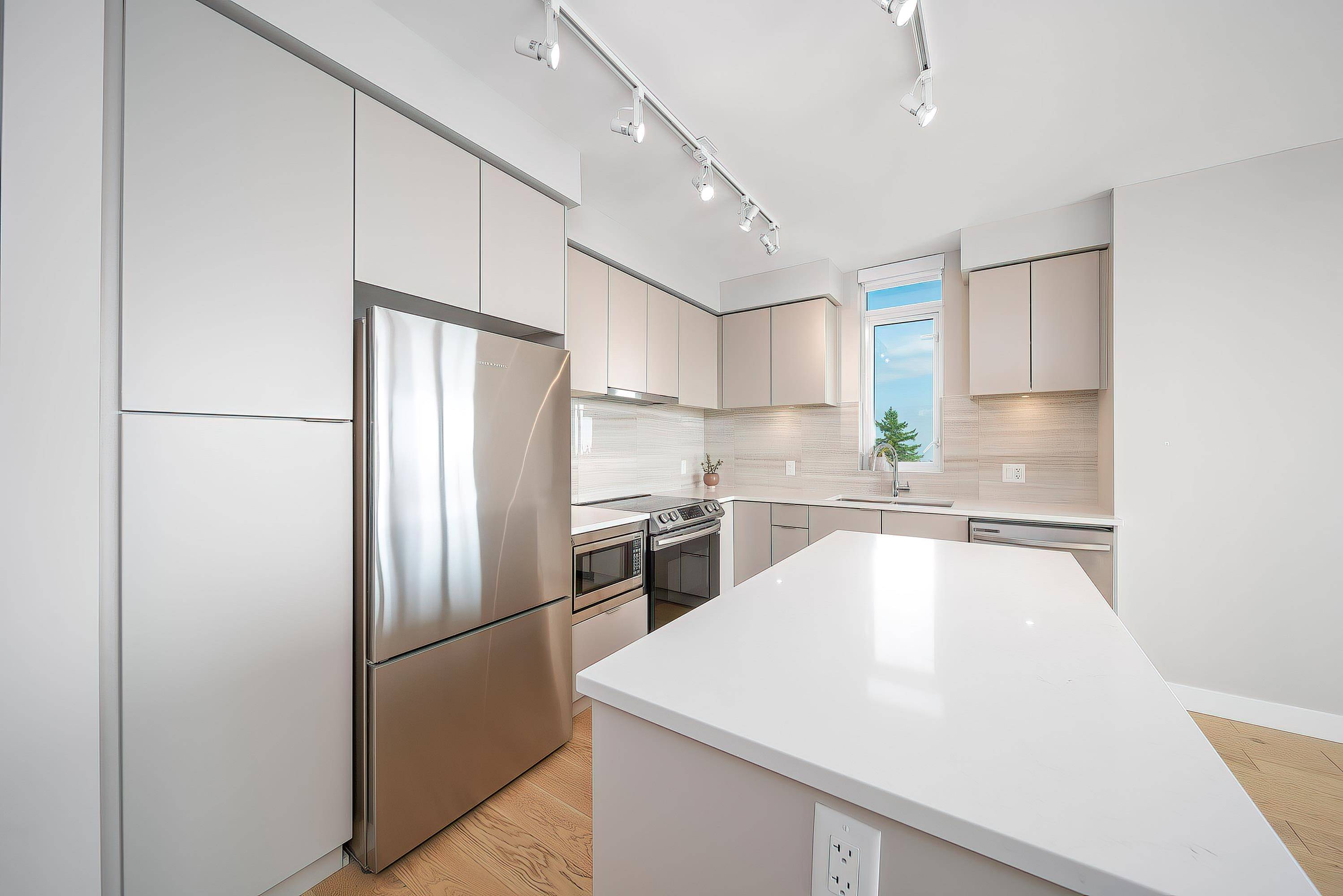 Burnaby, BC V5A 4Y8,8761 University CRES #1304