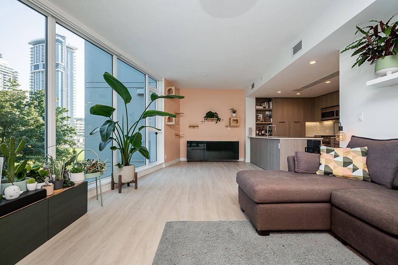 North Vancouver, BC V7J 0E2,1401 Hunter ST #407