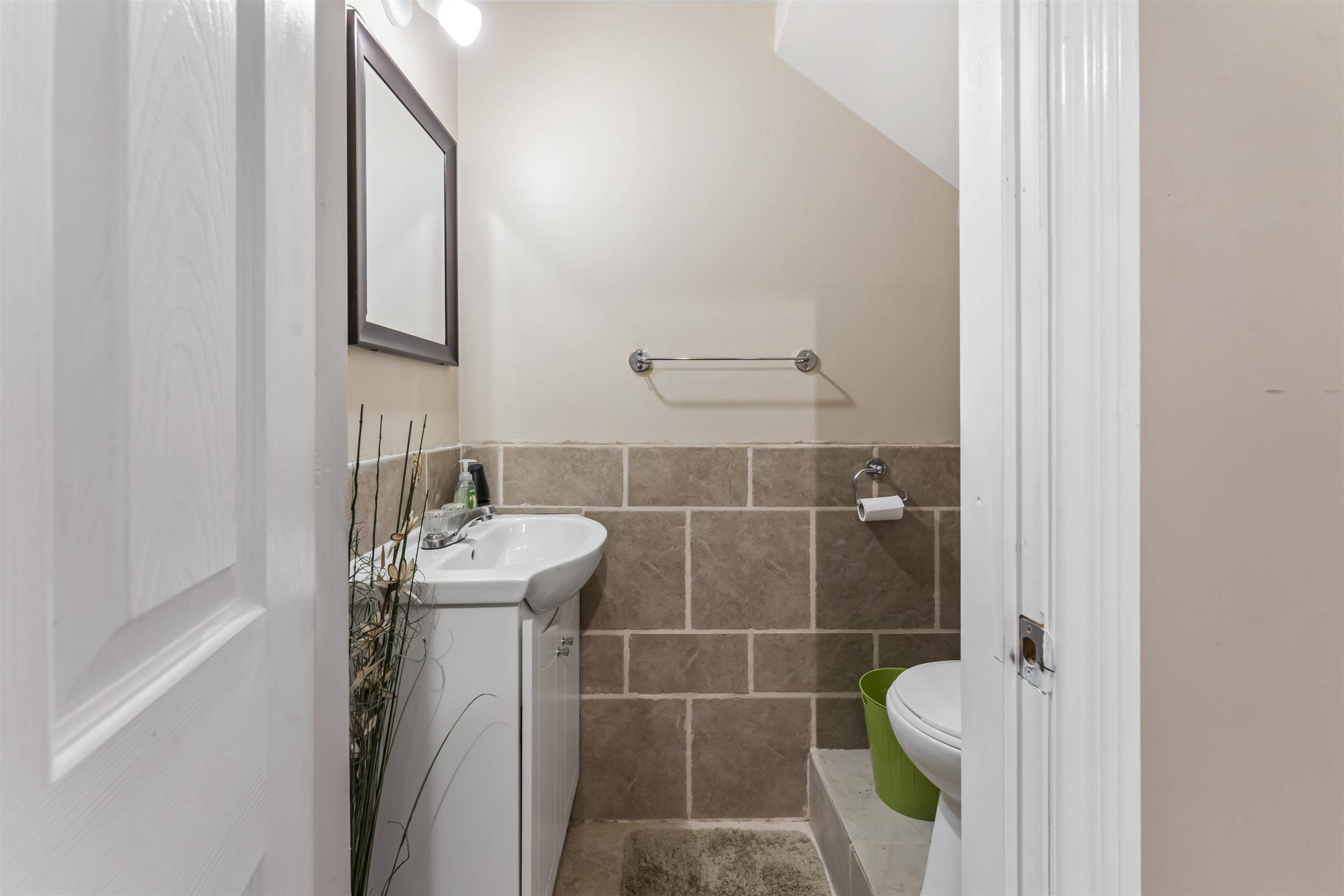 Surrey, BC V3V 5N9,9559 130a ST #34