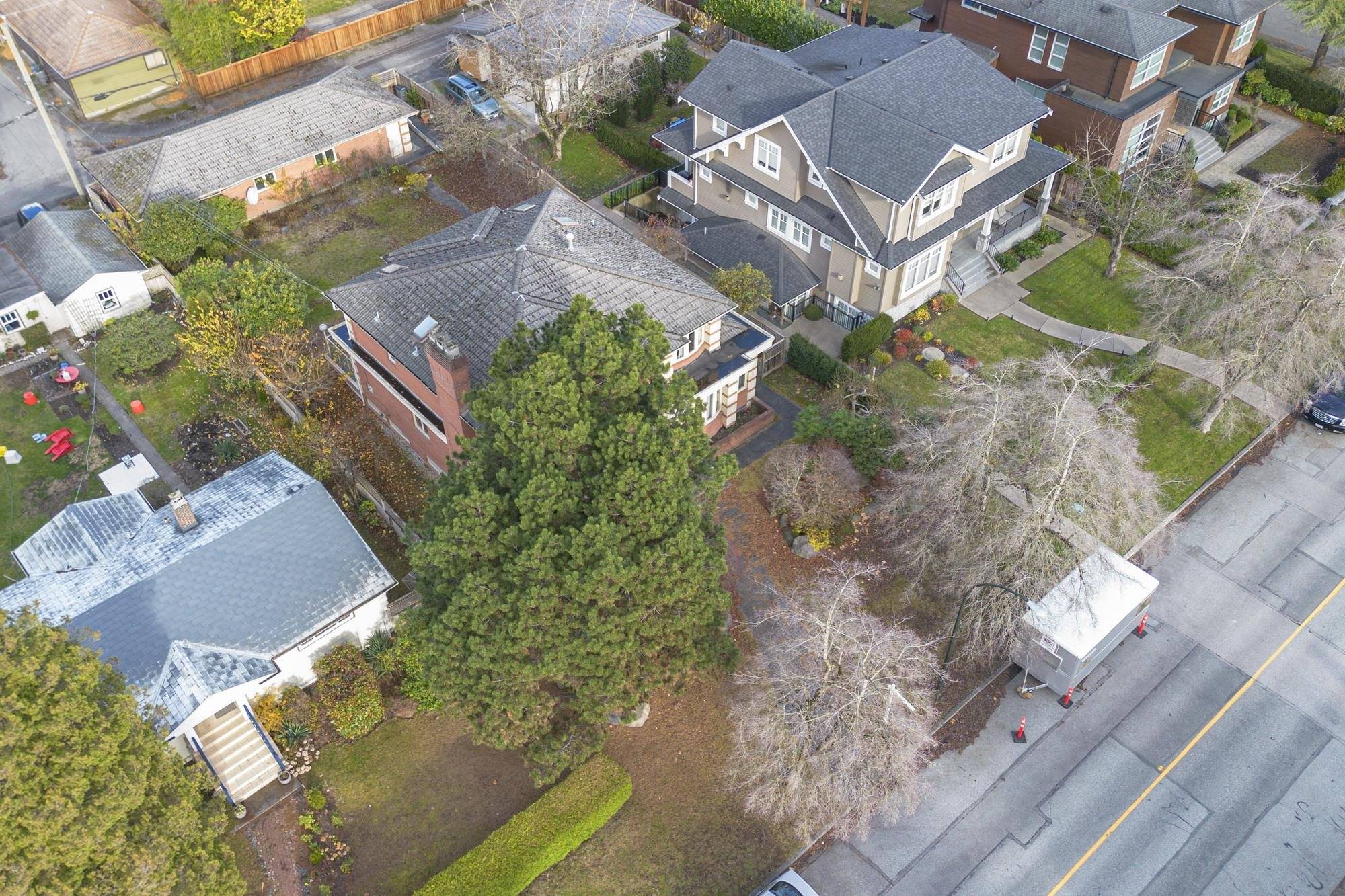 Vancouver, BC V6P 1V5,2123 W 57th AVE