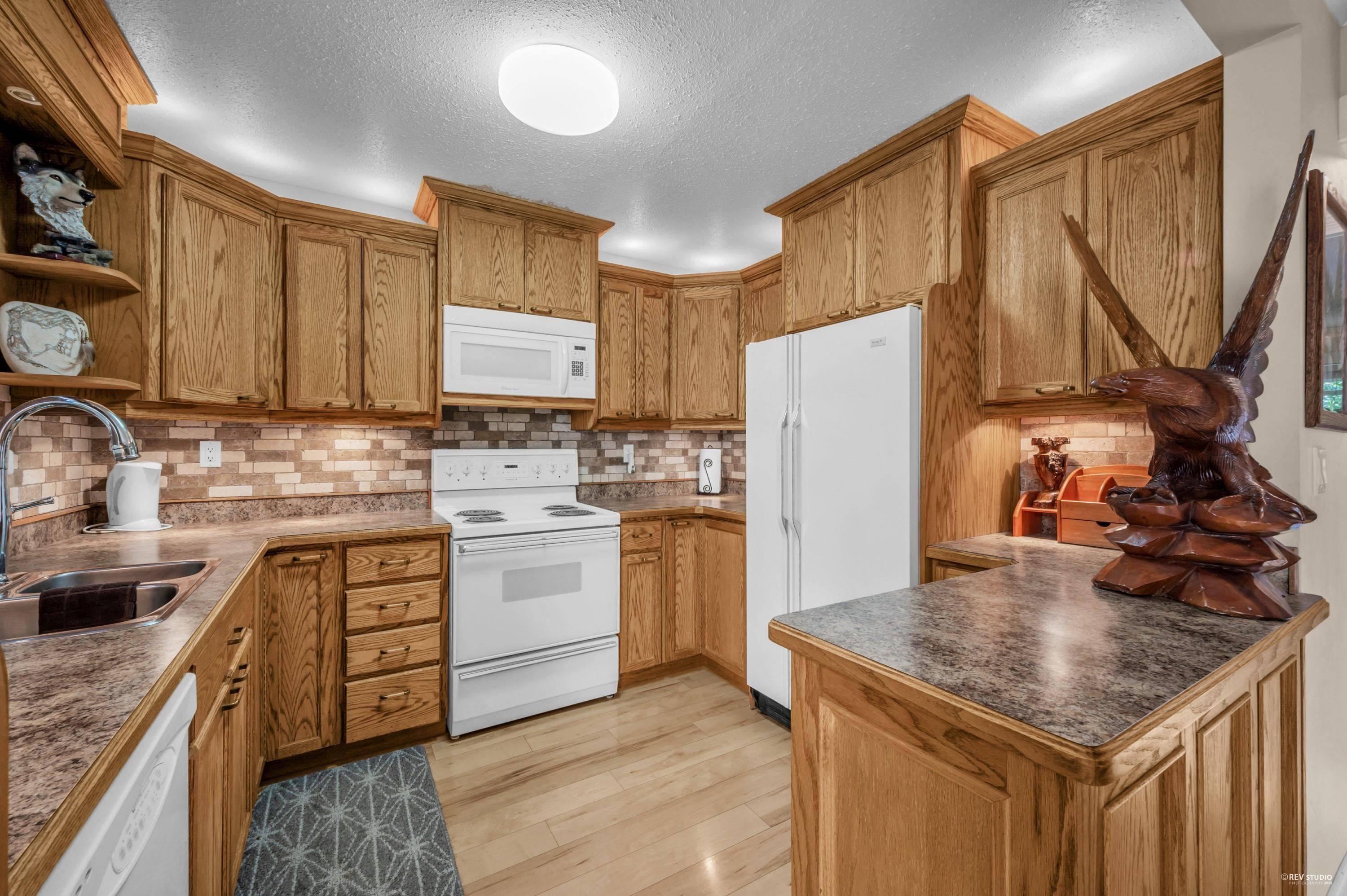 Coquitlam, BC V3J 3Y4,770 Clarke RD