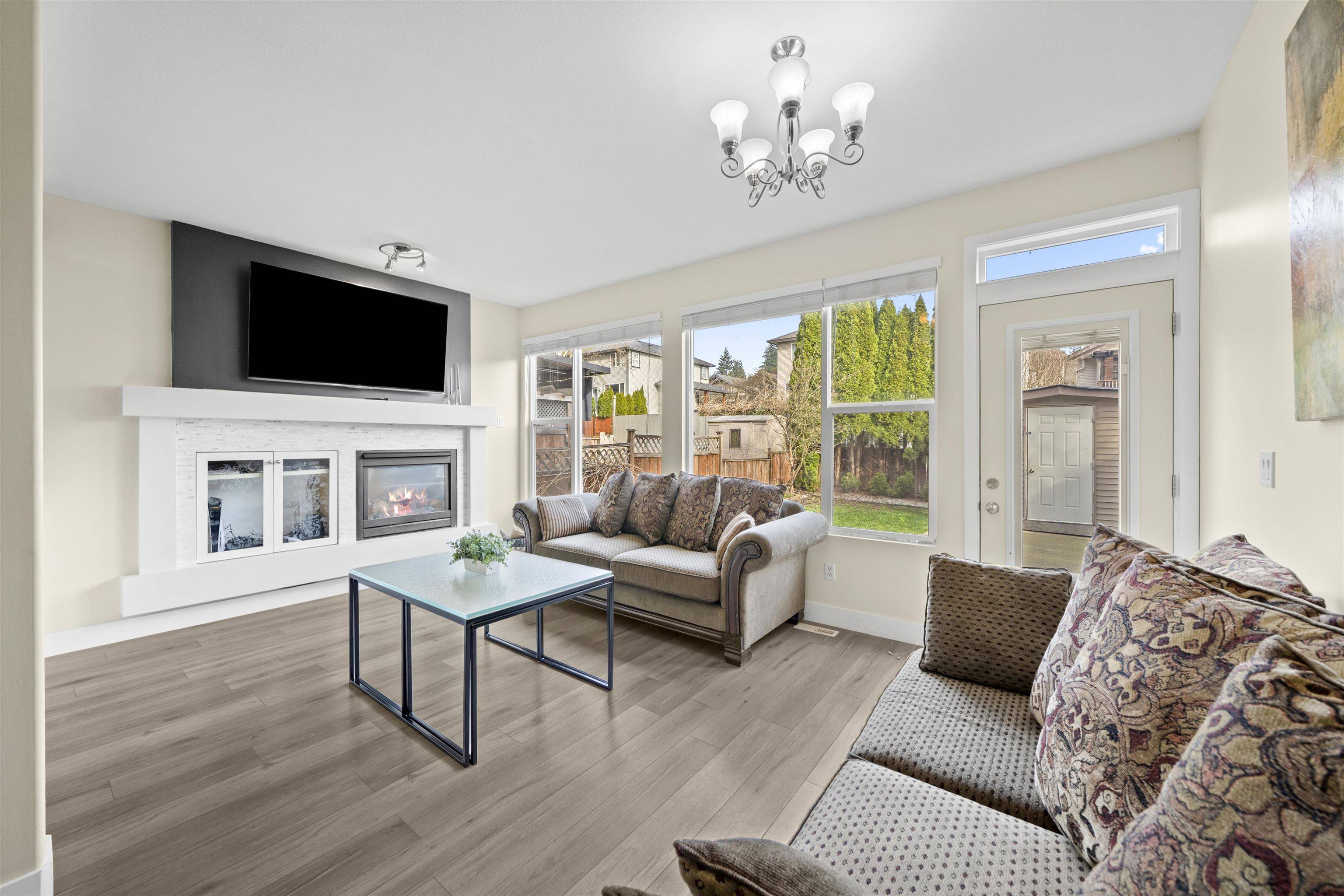 Maple Ridge, BC V2W 1Y1,10292 242b ST