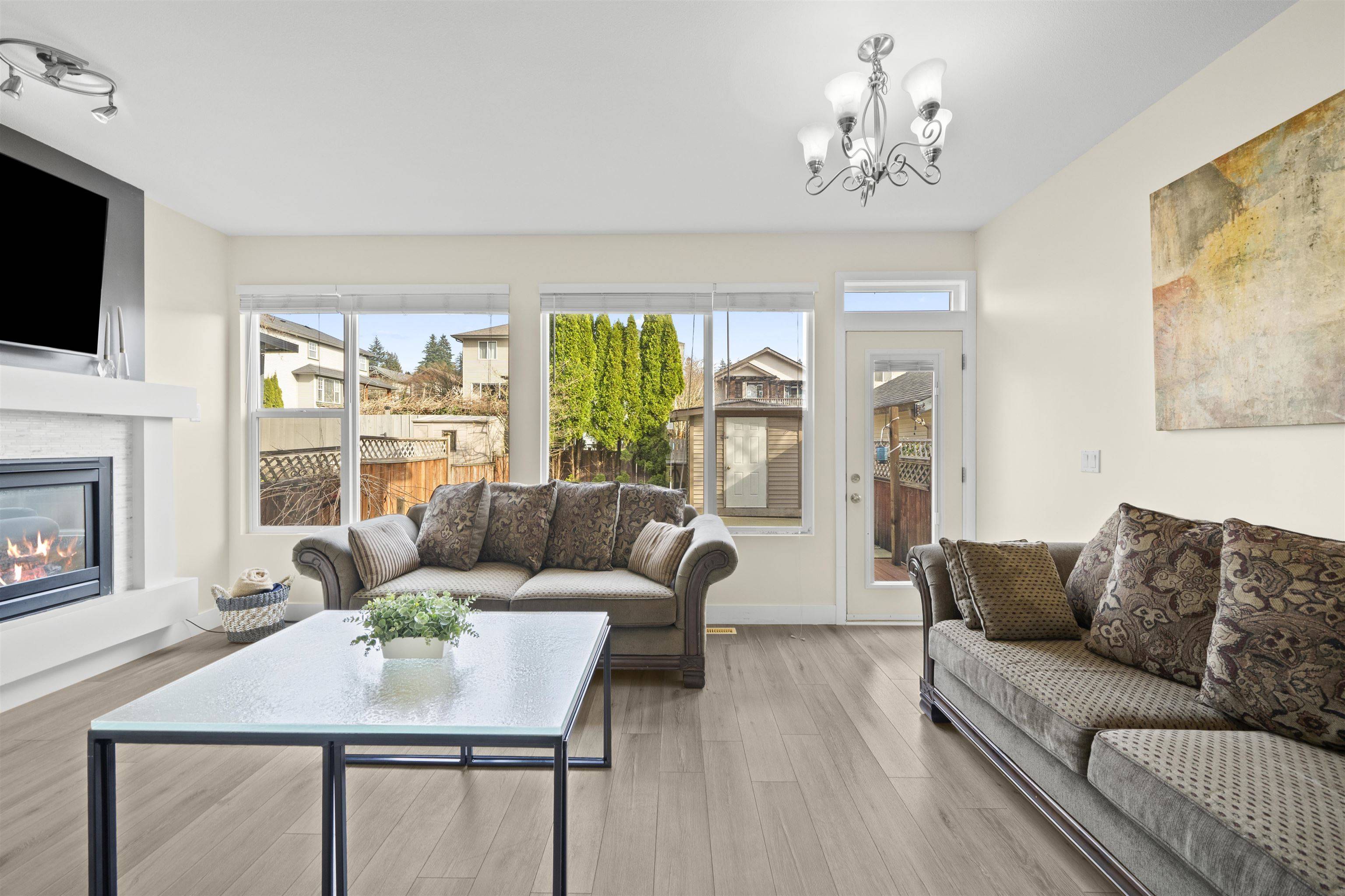 Maple Ridge, BC V2W 1Y1,10292 242b ST