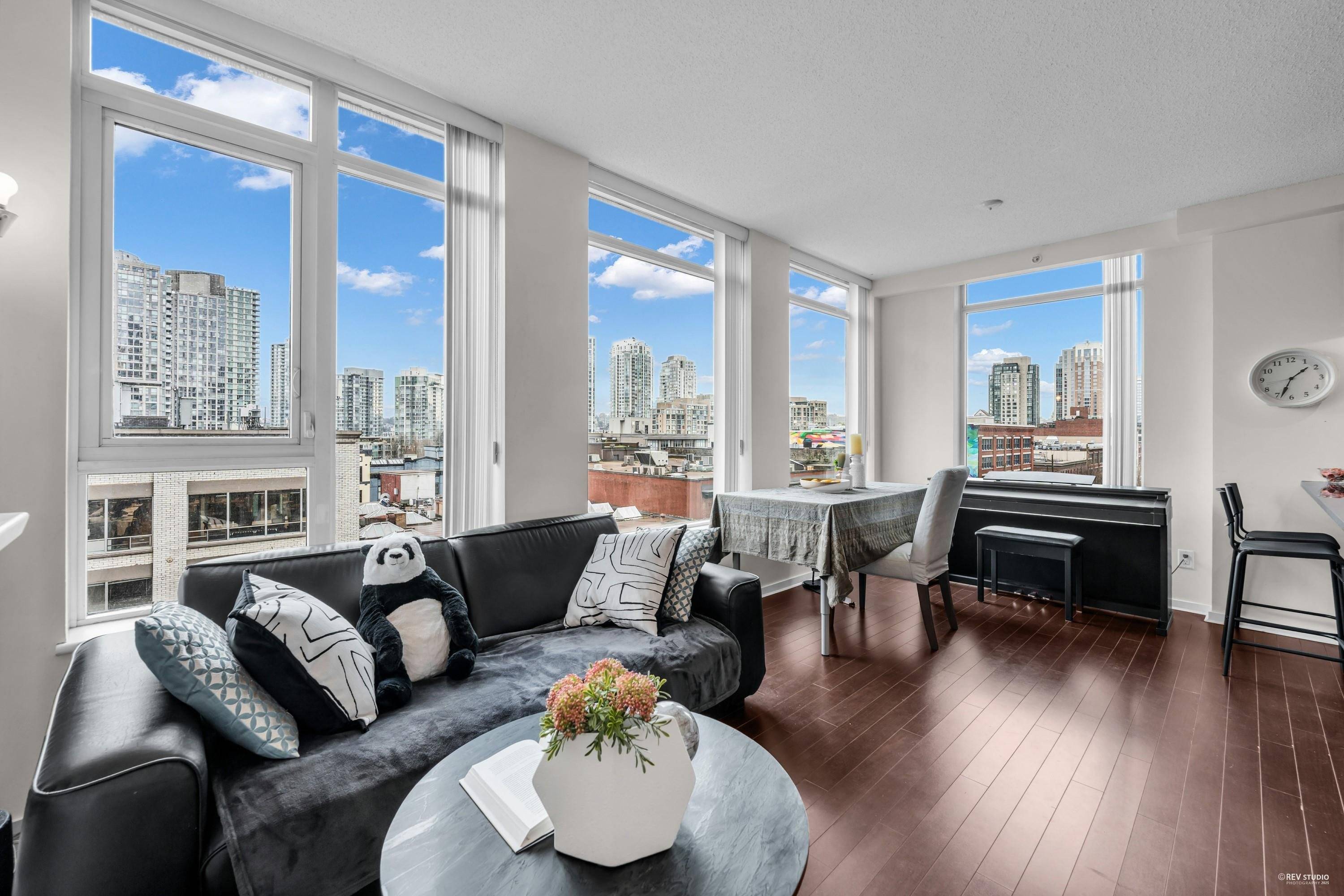 Vancouver, BC V6B 1M9,1001 Homer ST #606