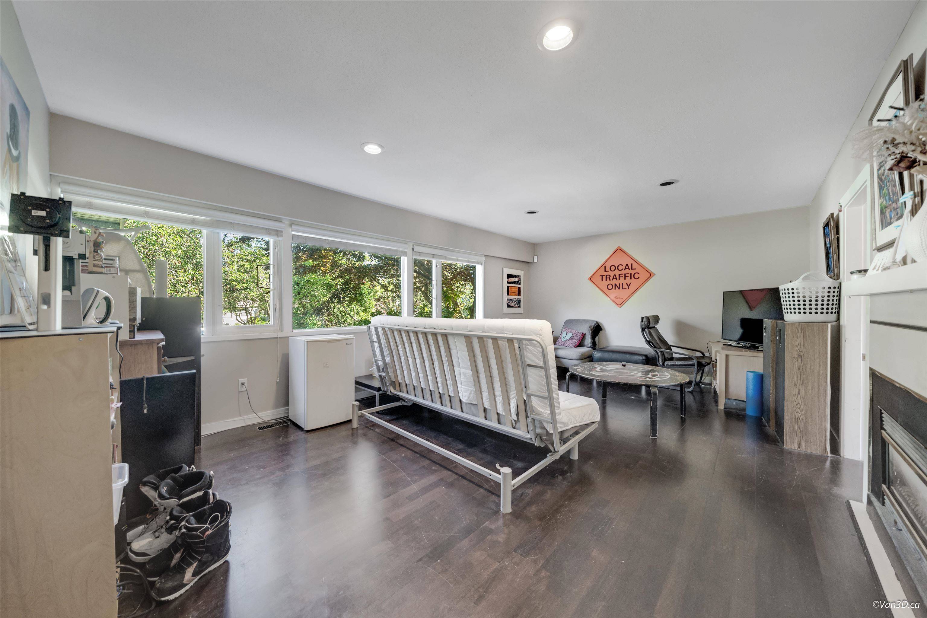 Vancouver, BC V6P 3P5,6891 Heather ST