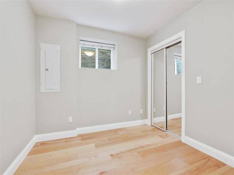 North Vancouver, BC V7N 2L7,171 W Kings RD #Lower