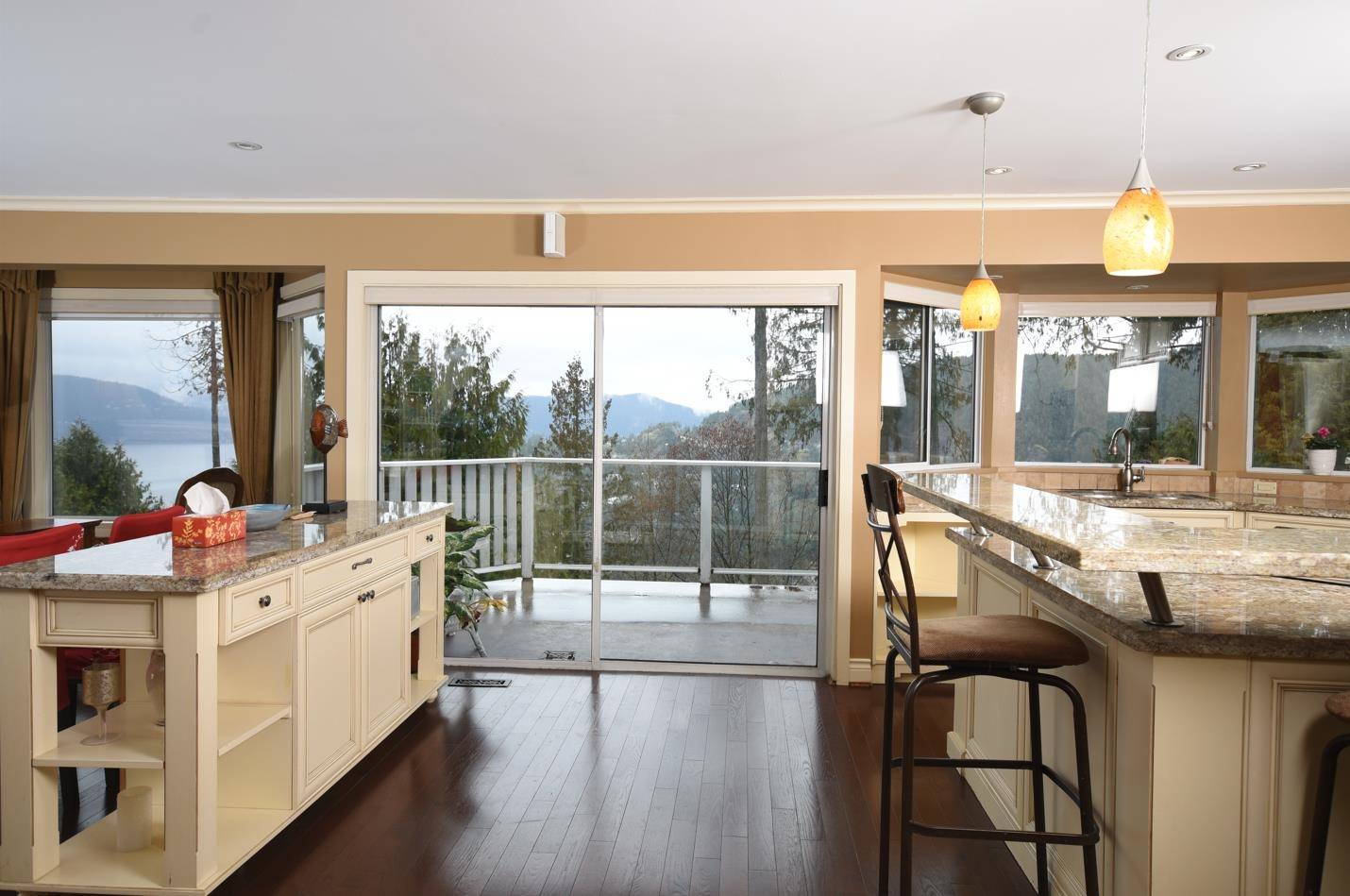 West Vancouver, BC V7W 3A7,5339 Monte Bre CRES