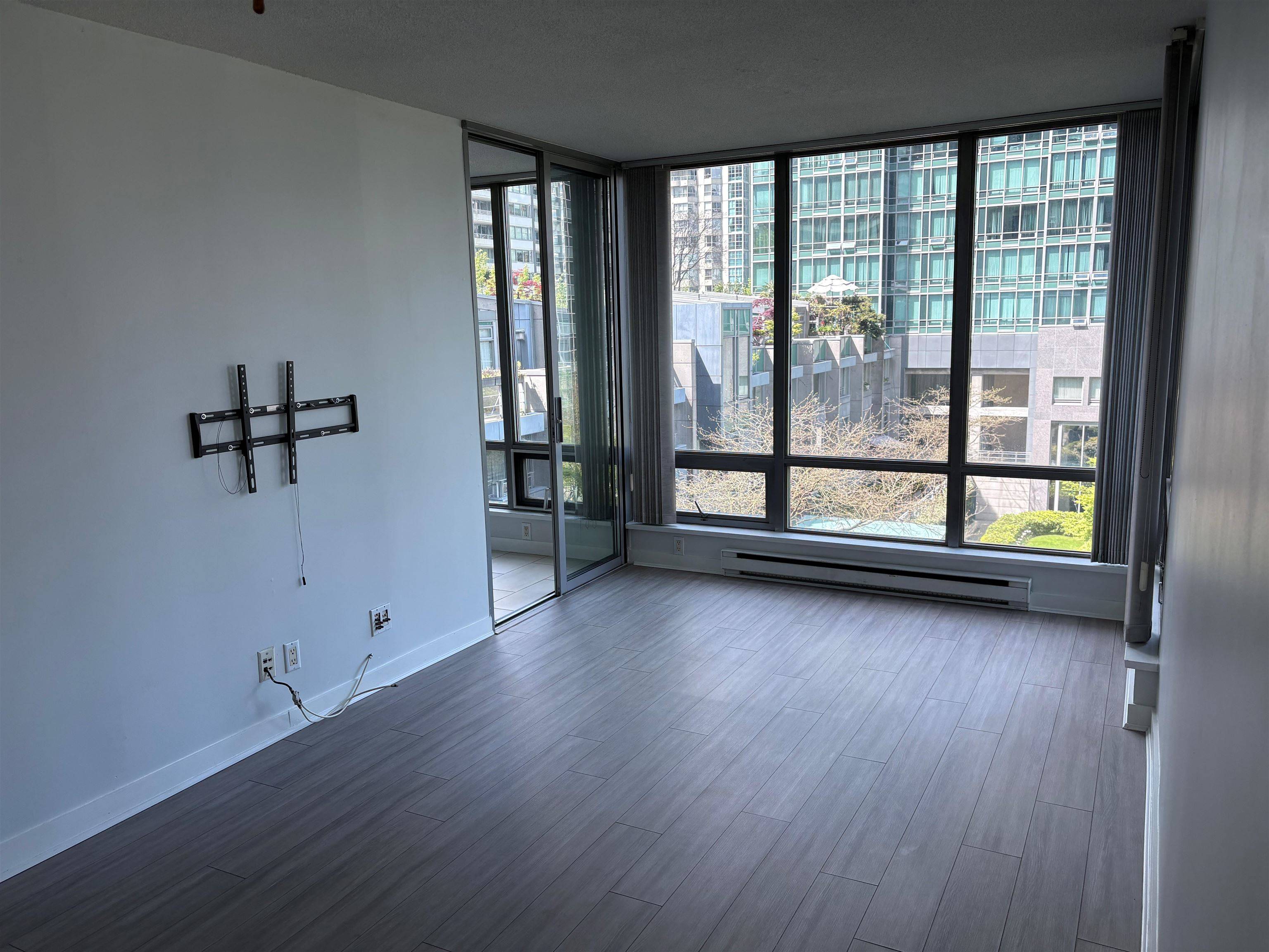 Vancouver, BC V6E 4R2,1200 W Georgia ST #502
