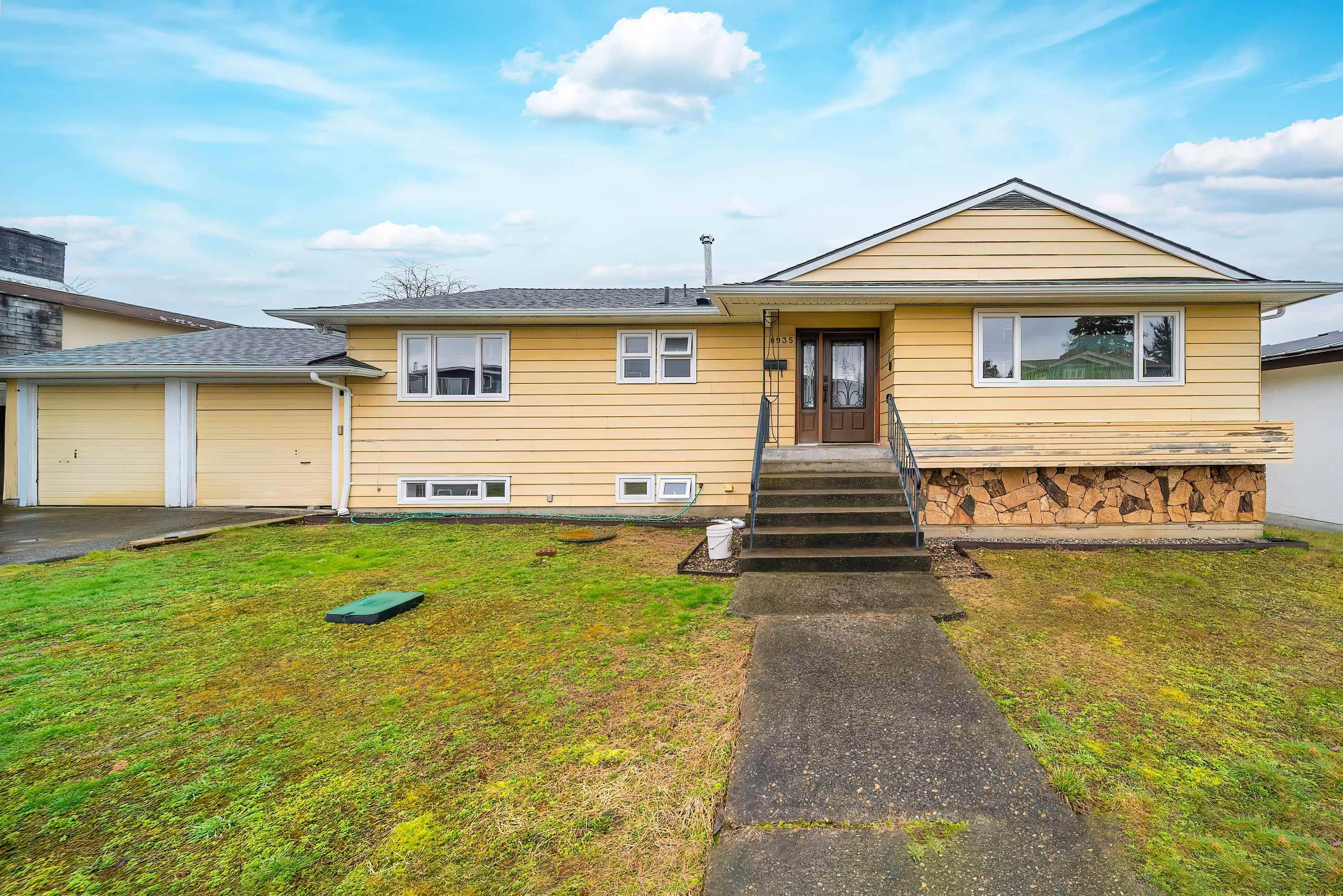 Burnaby, BC V3N 4E7,8935 Monroe AVE