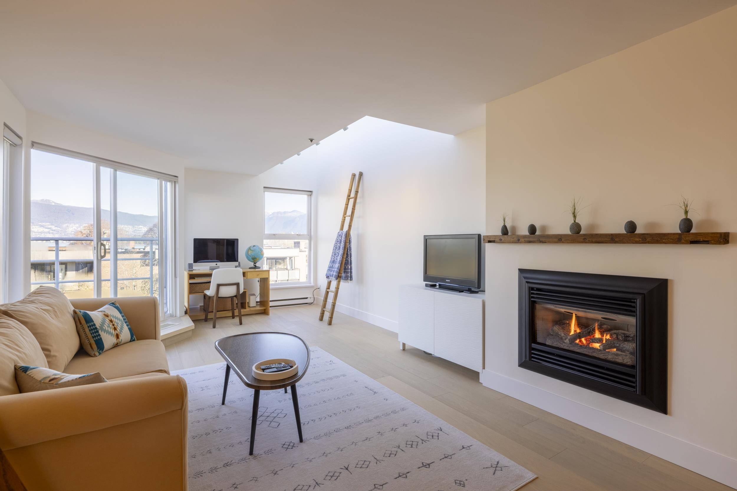 Vancouver, BC V6K 1C6,2240 York AVE