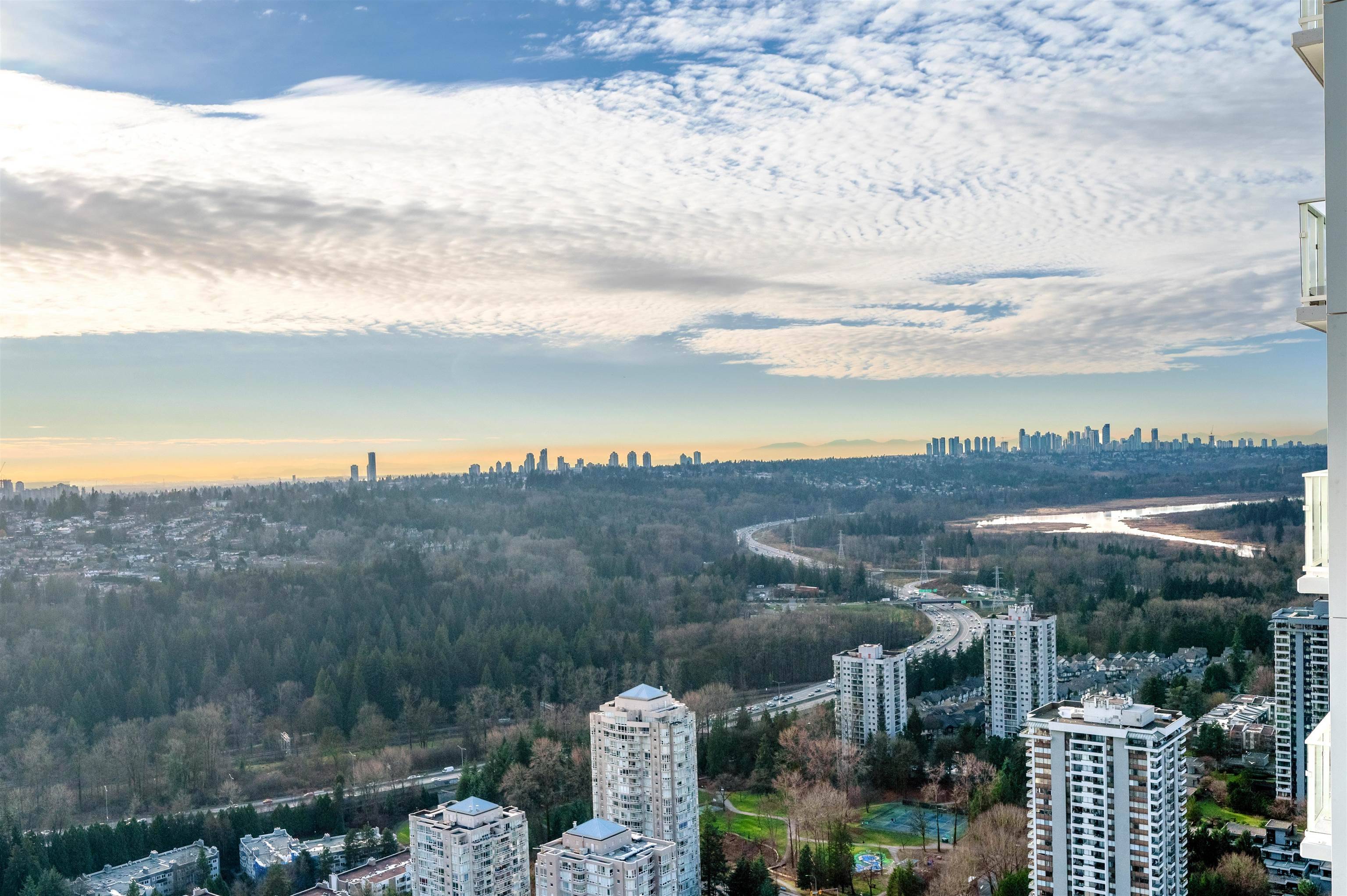 Burnaby, BC V3J 0M2,3833 Evergreen PL #3905