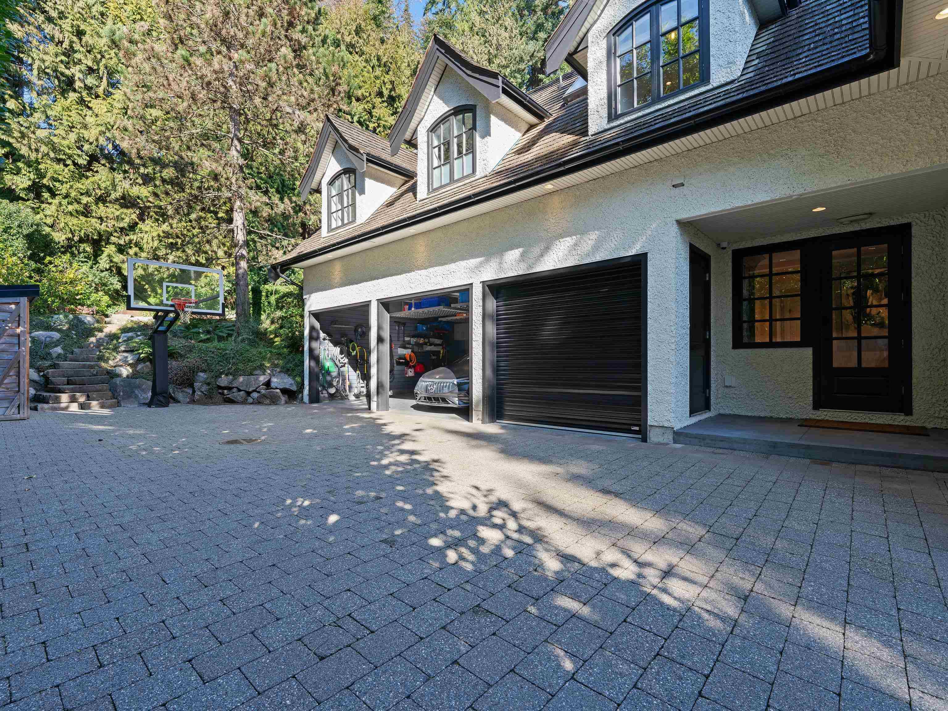 West Vancouver, BC V7V 3C2,2985 Altamont CRES
