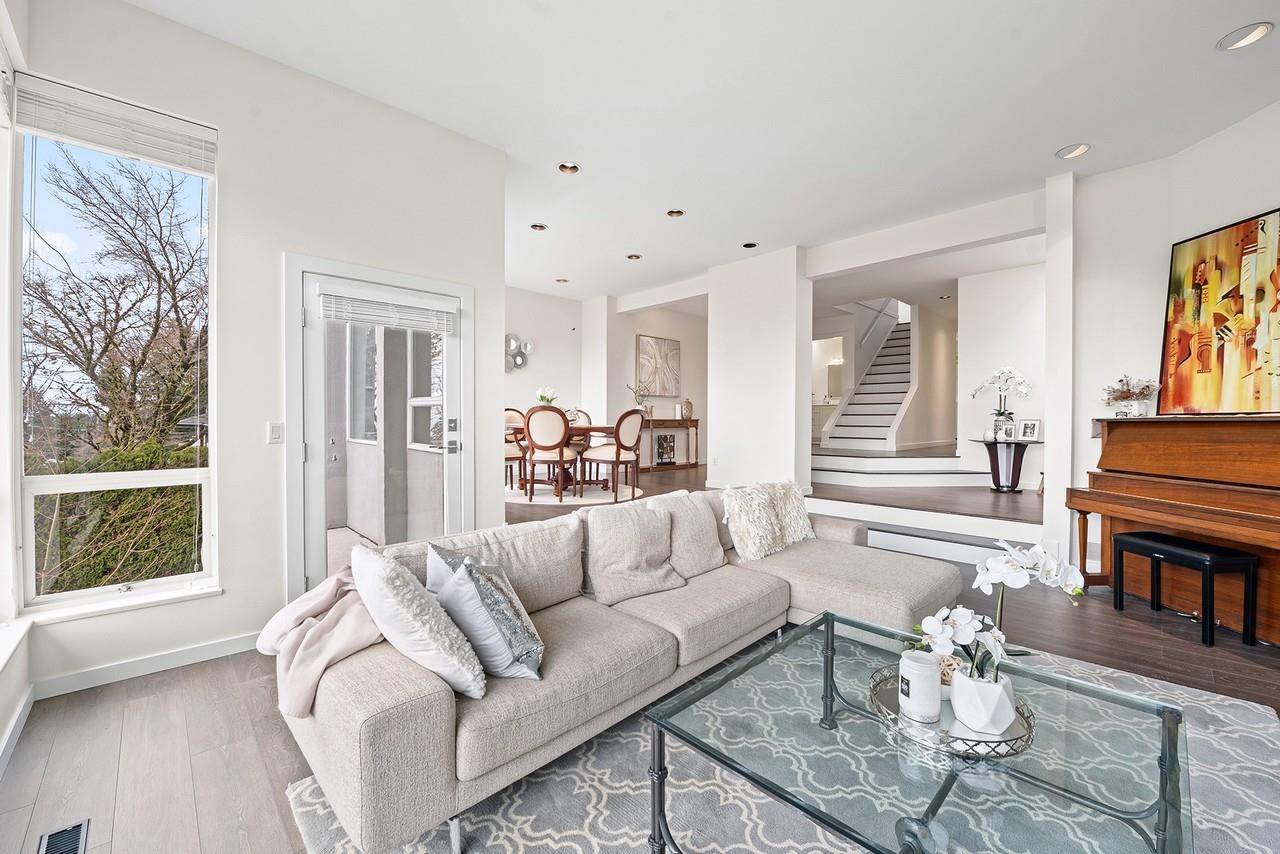 West Vancouver, BC V7V 2E1,2135 Lawson AVE