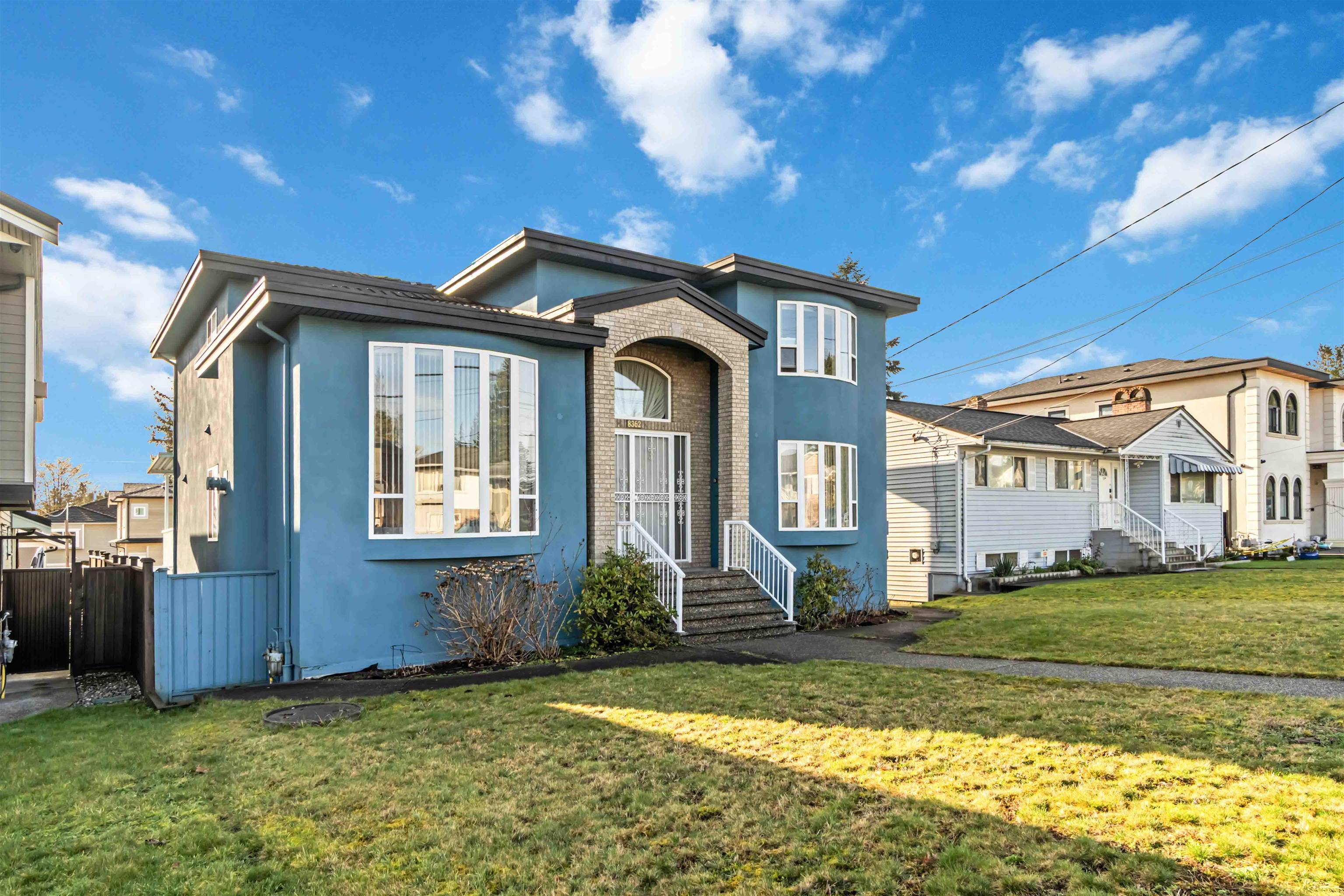 Burnaby, BC V3N 2G7,8362 13 AVE