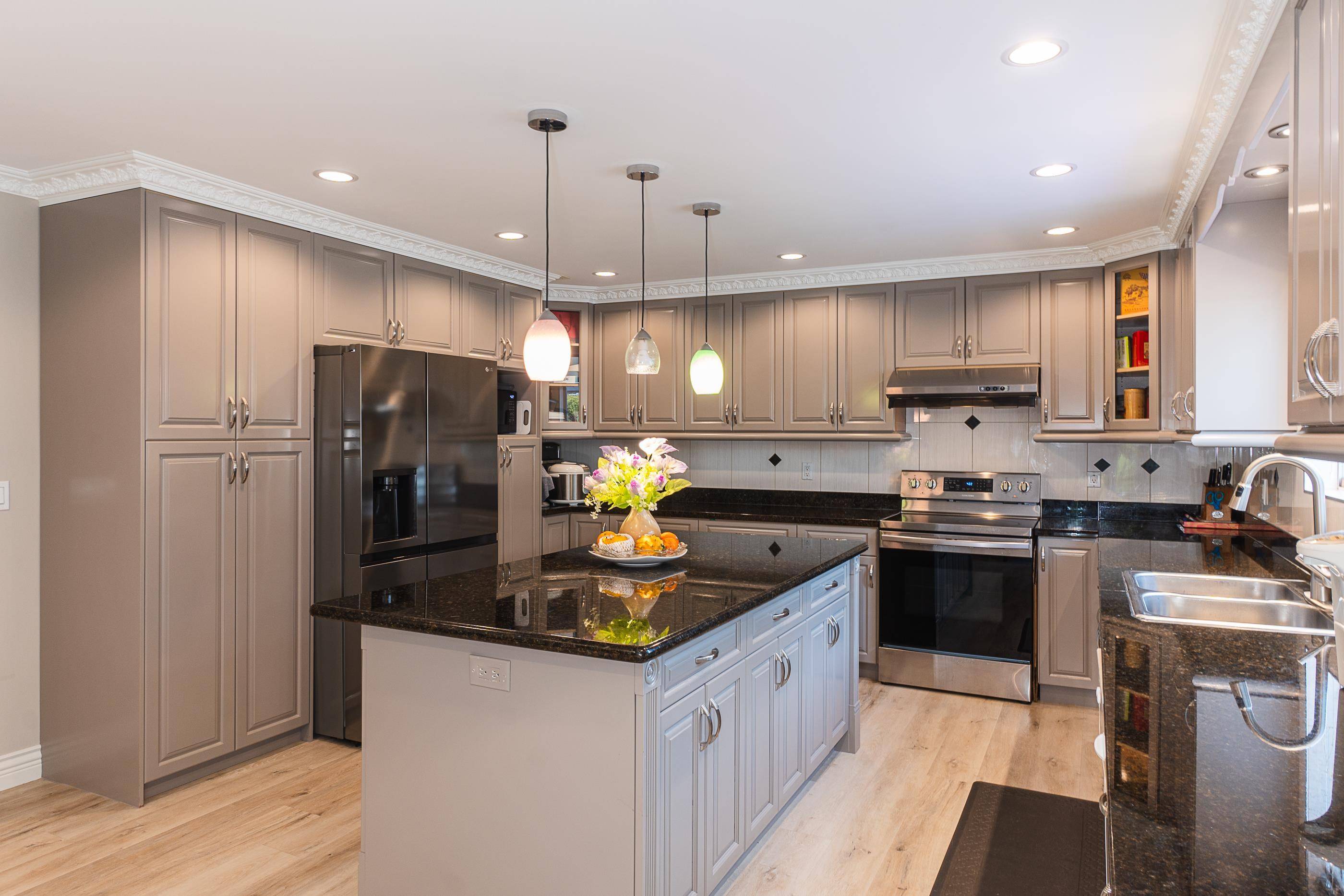 Burnaby, BC V5B 2M6,6169 Lochdale ST