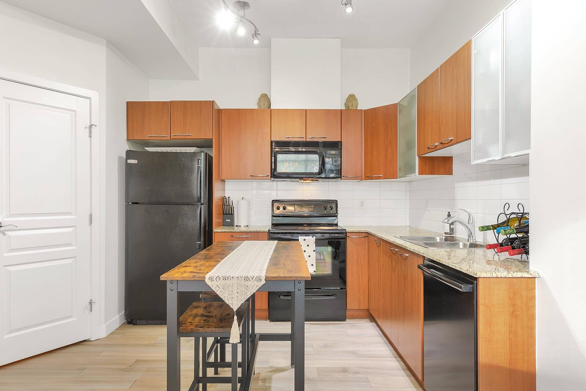 Vancouver, BC V5N 5Z4,1479 E King Edward AVE