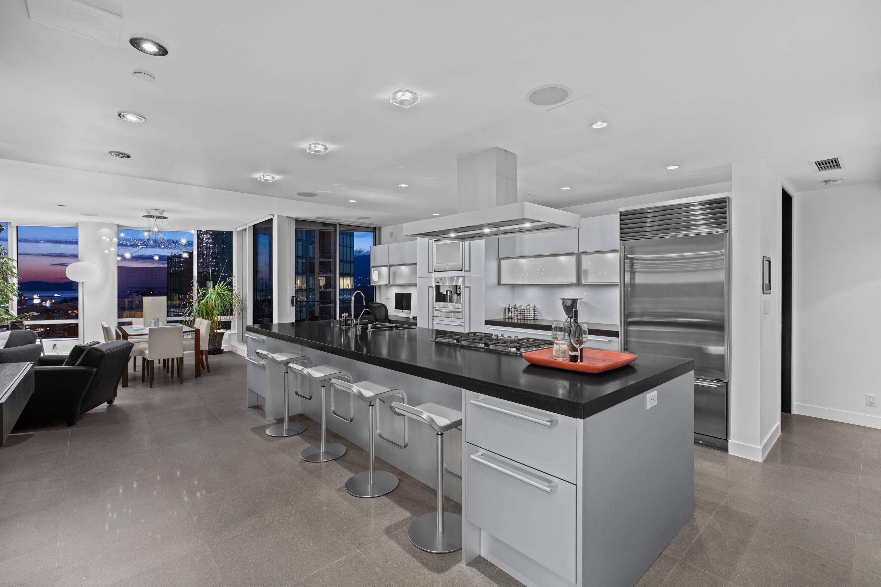 Vancouver, BC V6C 2C6,1077 W Cordova ST #2903