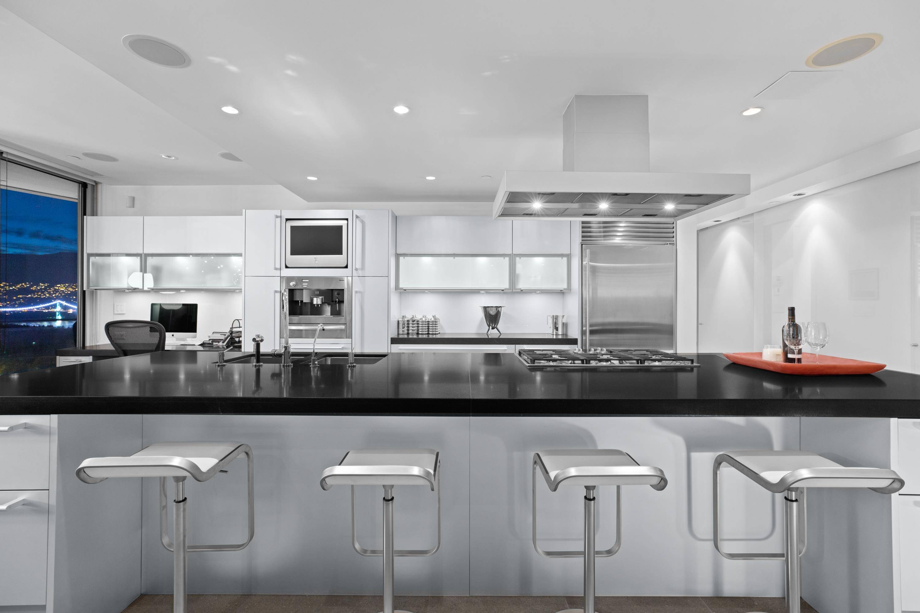 Vancouver, BC V6C 2C6,1077 W Cordova ST #2903