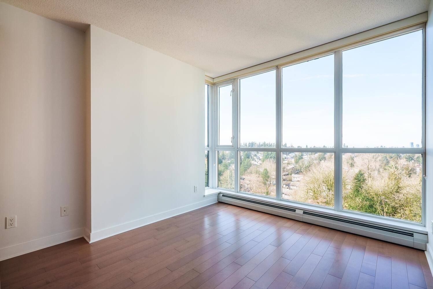 Surrey, BC V3T 0E6,10777 University DR #1206