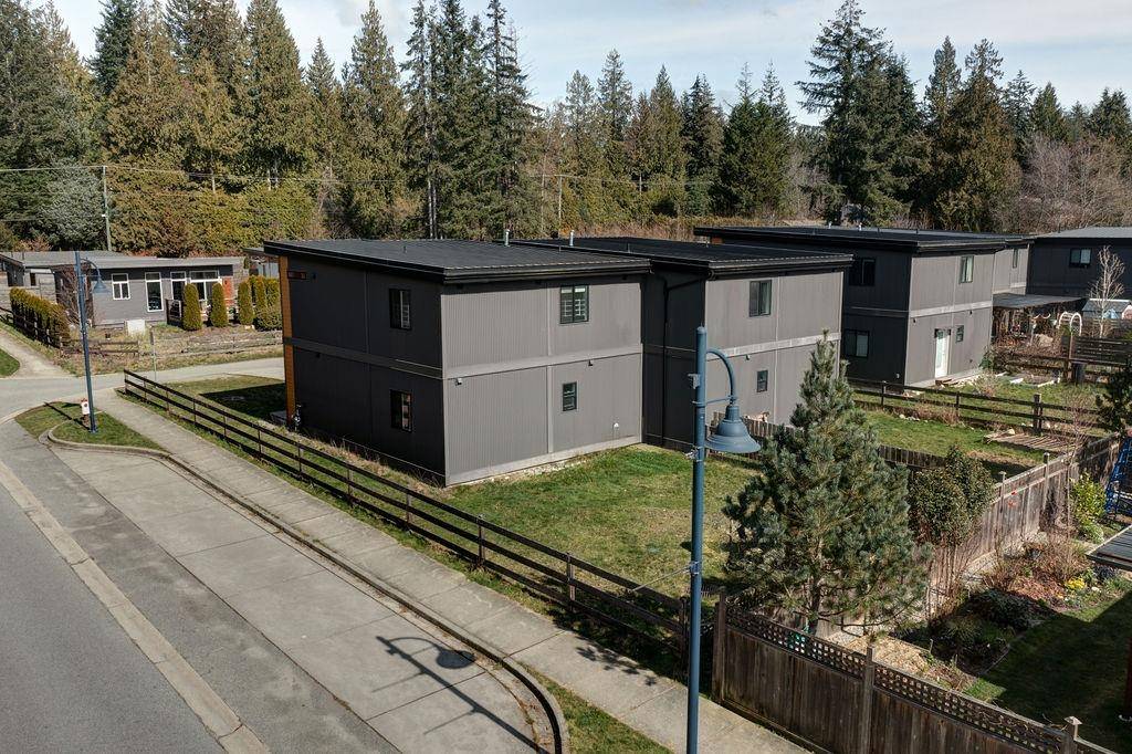Gibsons, BC V0N 1V9,895 Trower LN