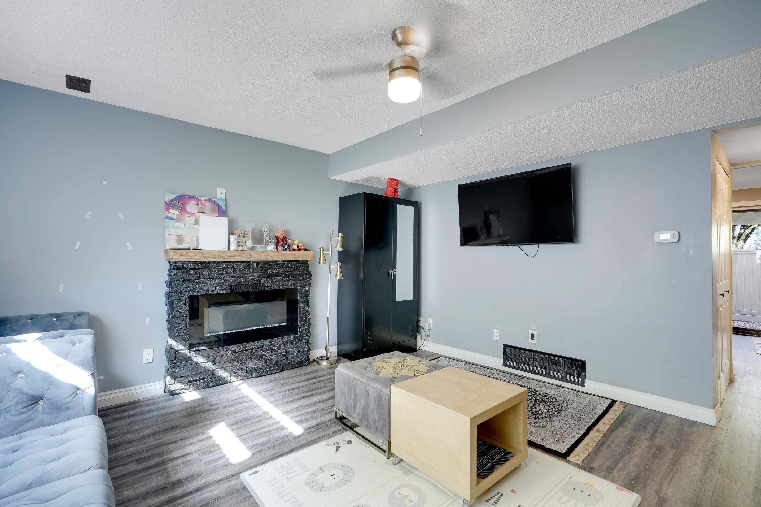 Langley, BC V3A 5X1,5271 204 ST #16