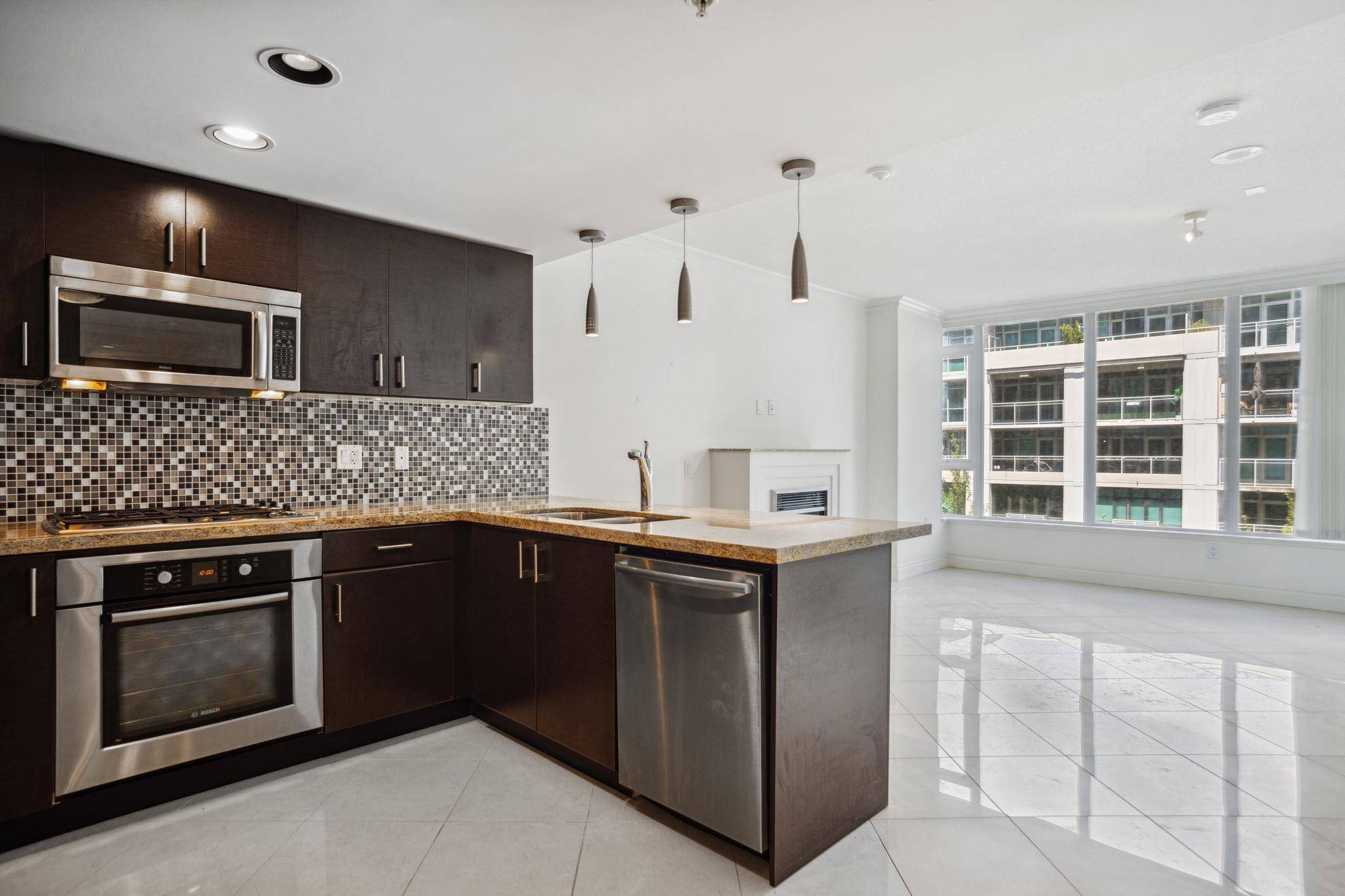 North Vancouver, BC V7L 1A1,133 E Esplanade AVE #408