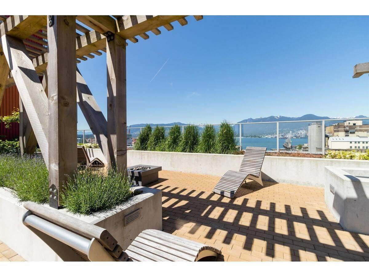 Vancouver, BC V6A 0G6,933 E Hastings ST #603