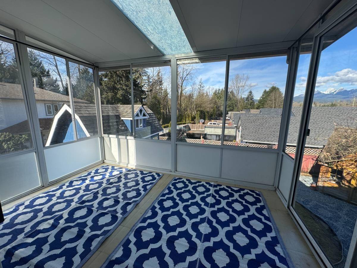 Maple Ridge, BC V2X 4J7,22377 124 AVE #UPPER LEVEL