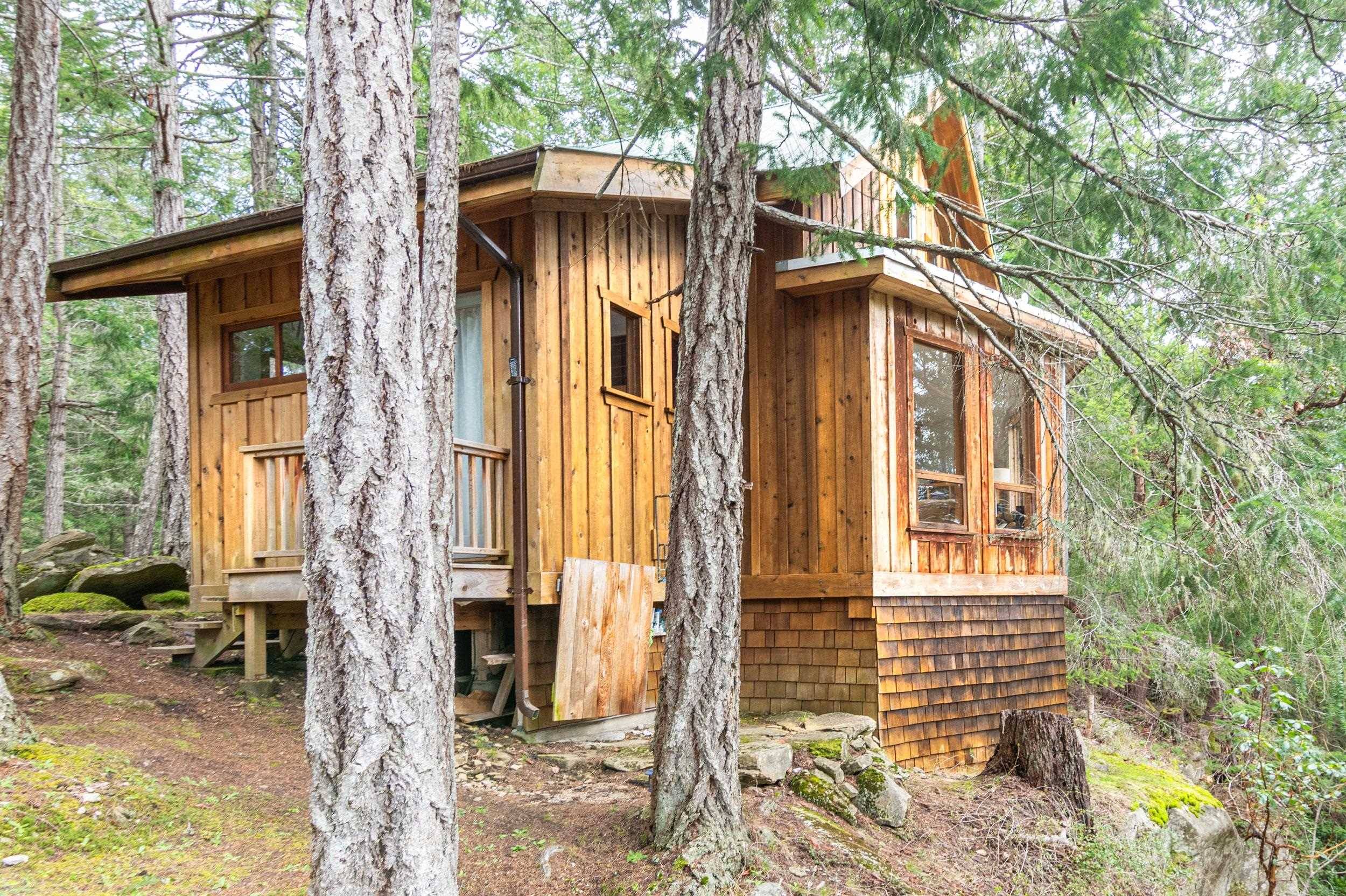 Galiano Island, BC V0N 1P0,390 Juniper LN