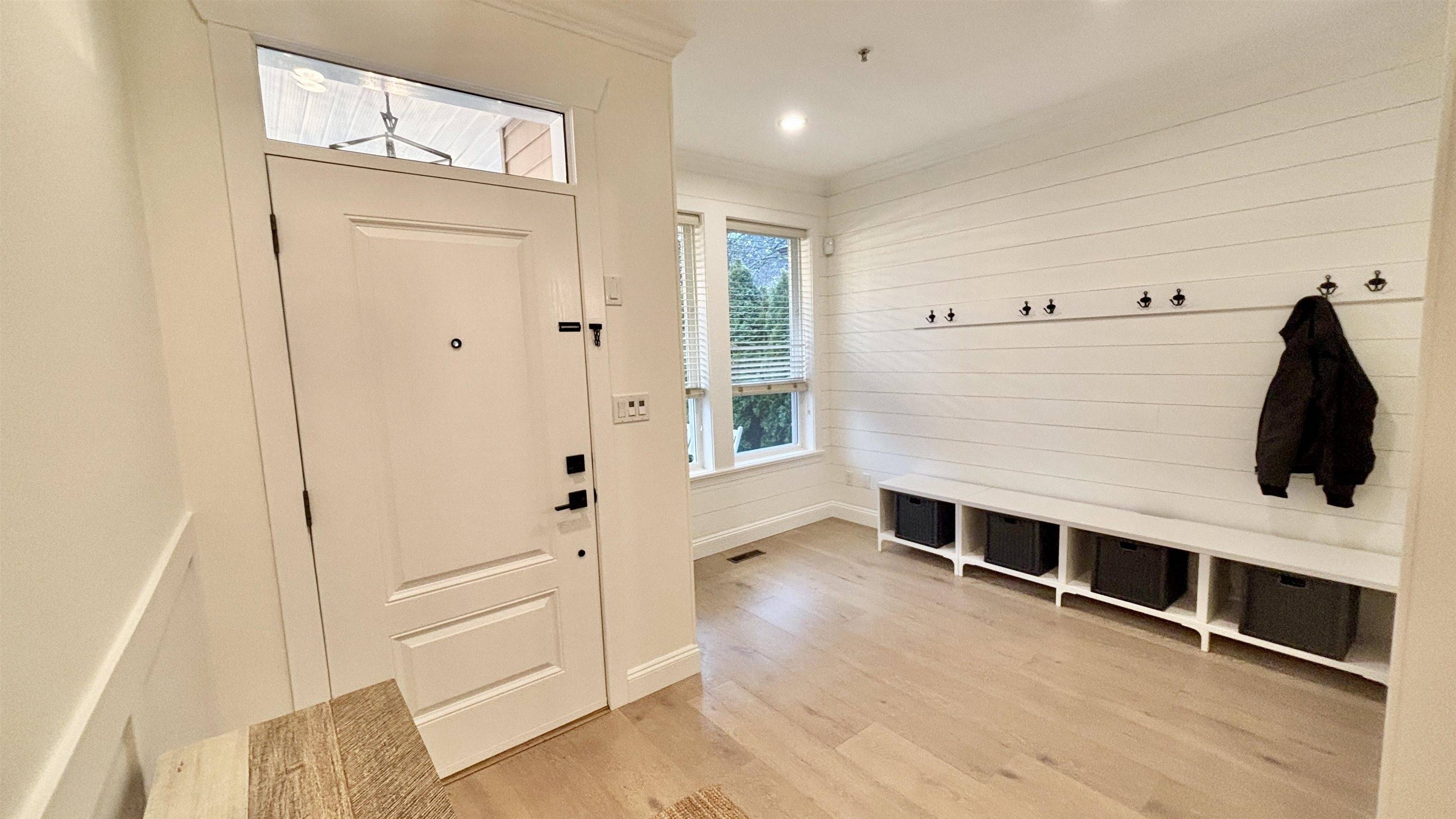 White Rock, BC V4B 2L8,15415 Thrift AVE