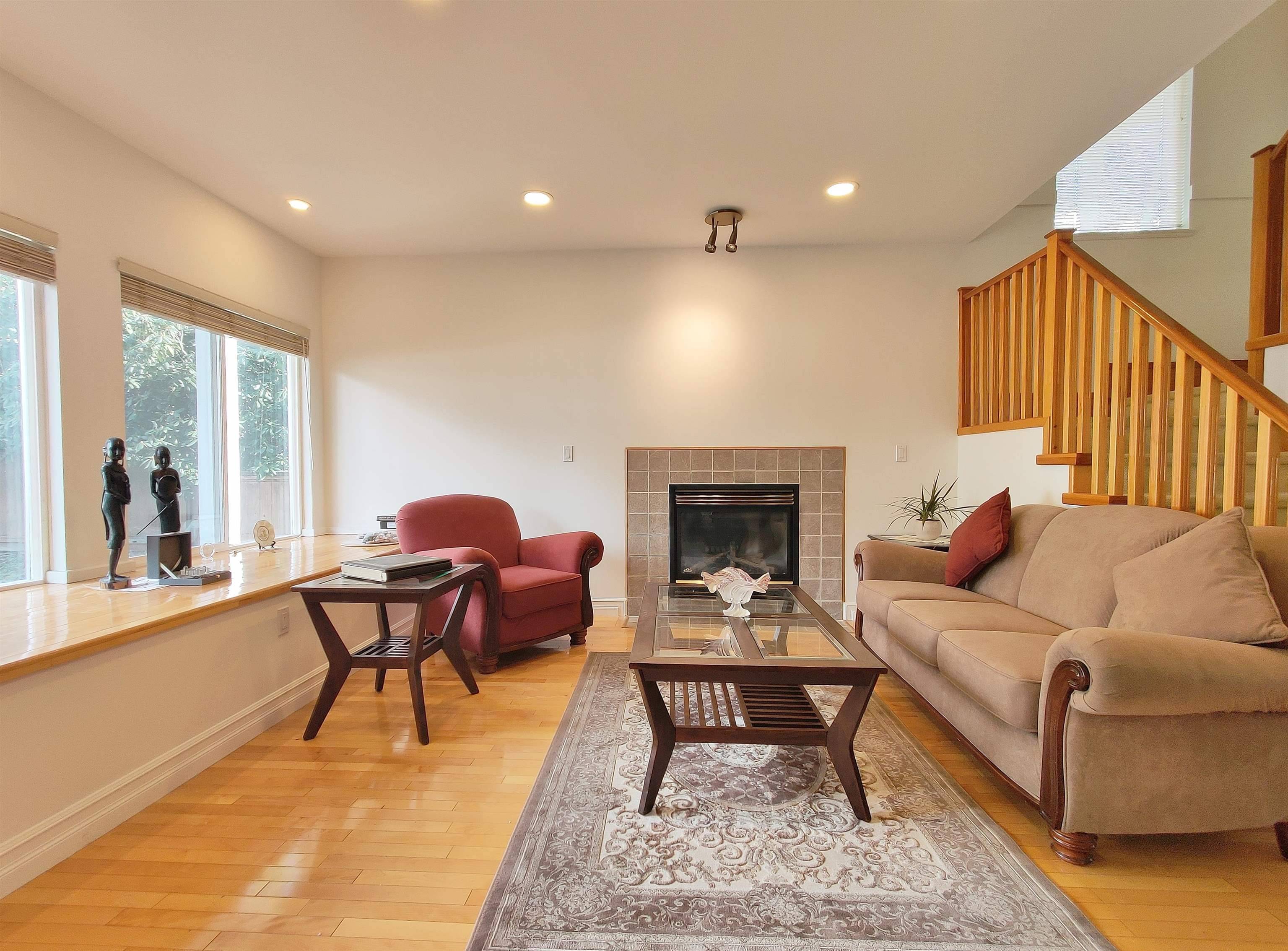 North Vancouver, BC V7N 2J6,561 W 28th ST