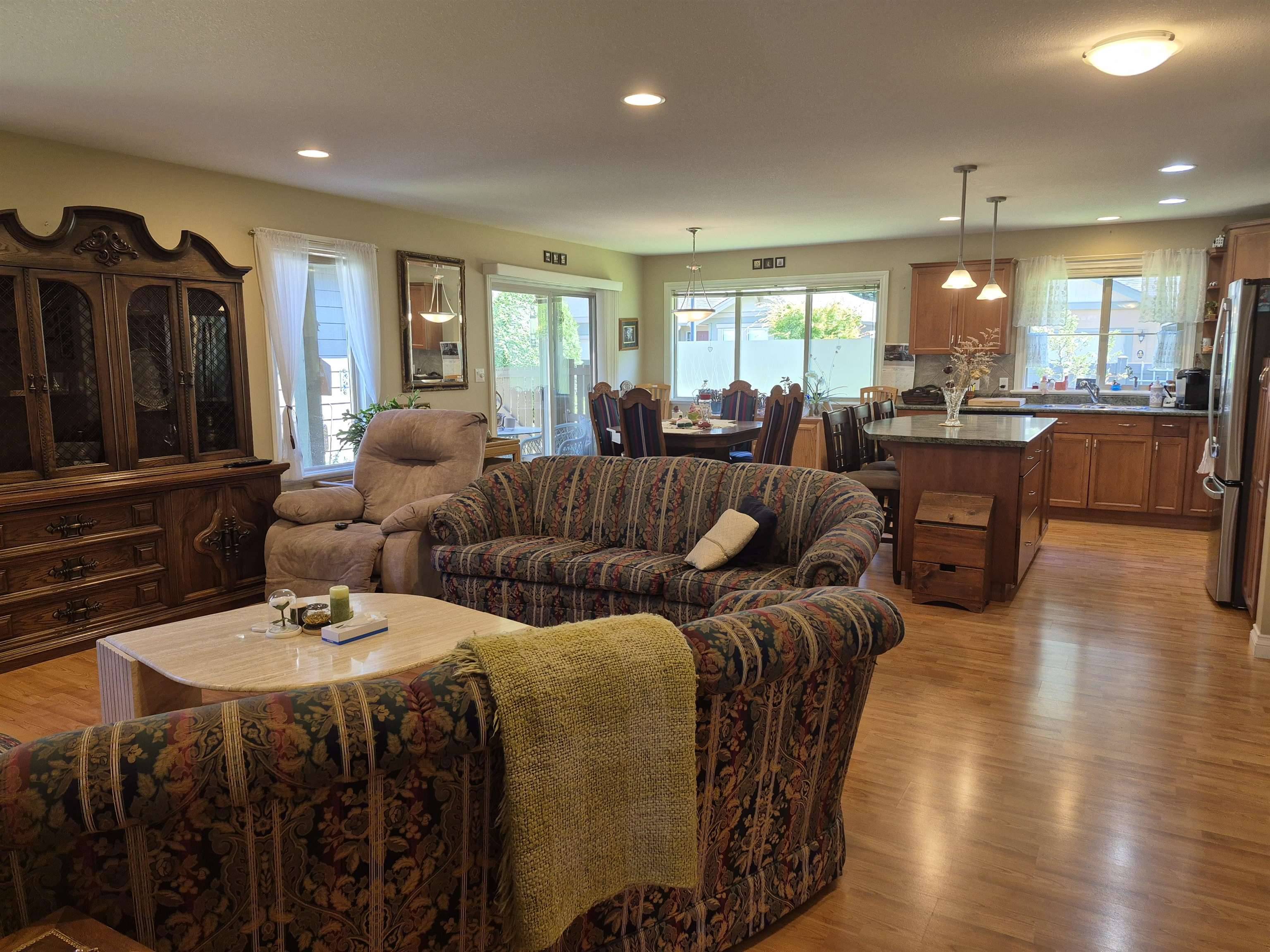 Chilliwack, BC V2R 5W6,46000 Thomas RD #100