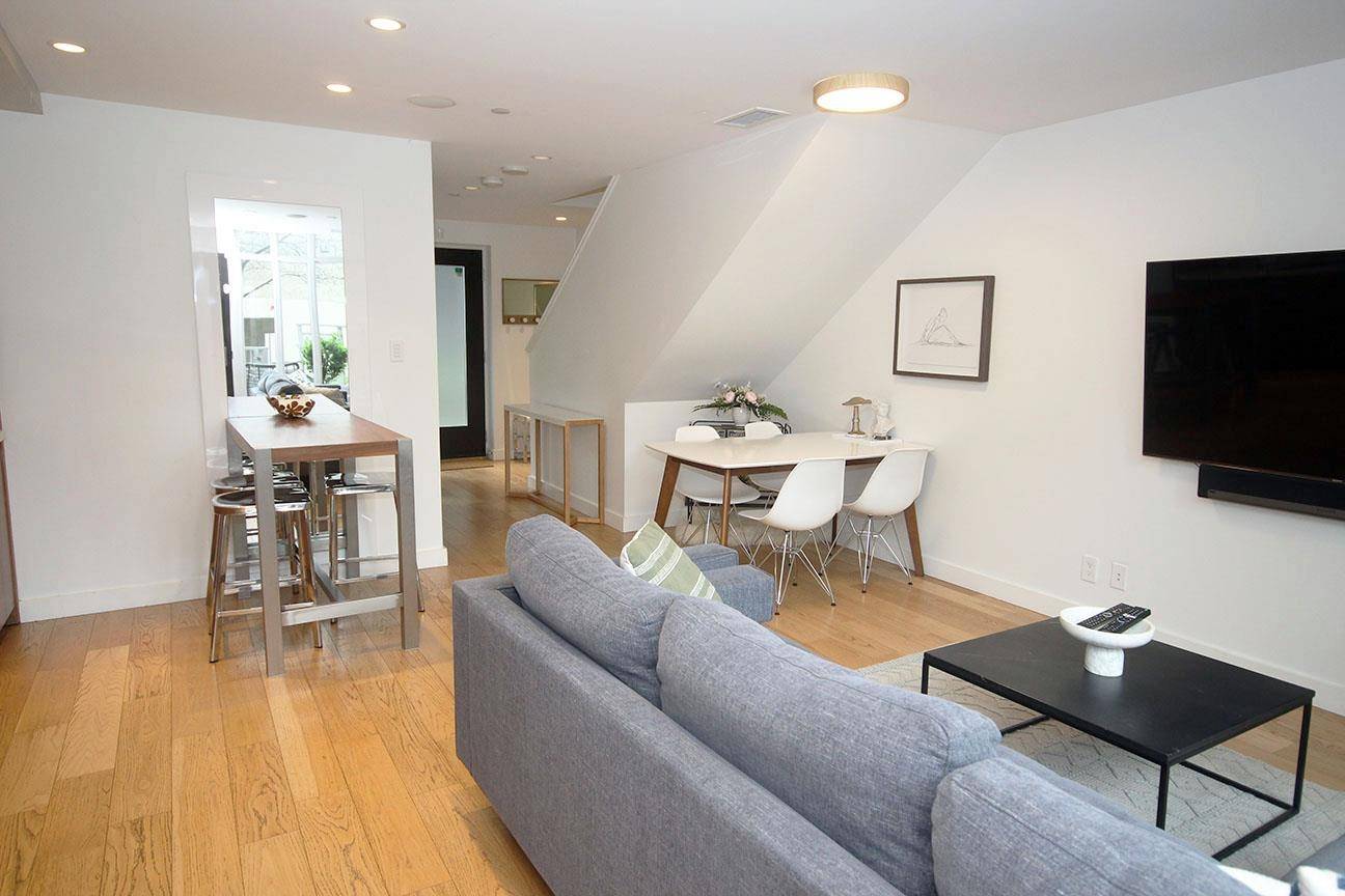 Vancouver, BC V6B 3P3,1386 Seymour ST