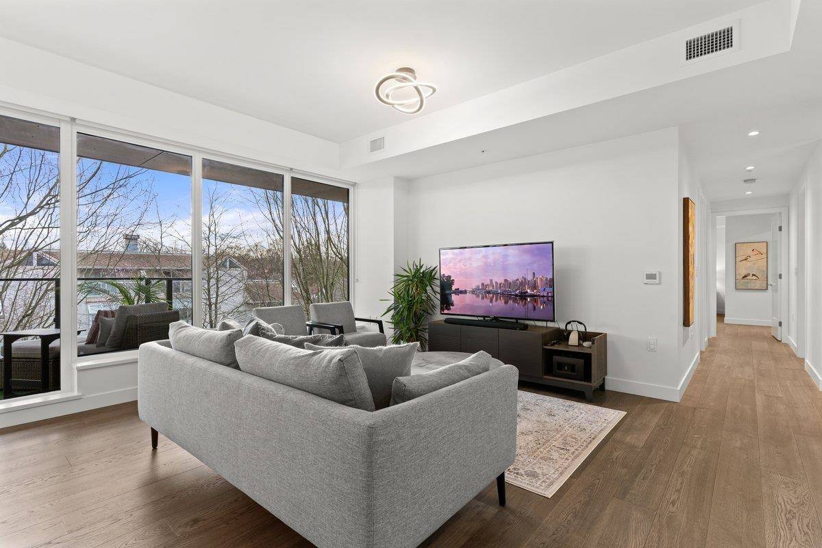 Vancouver, BC V5Z 1V1,717 W 17th AVE #304