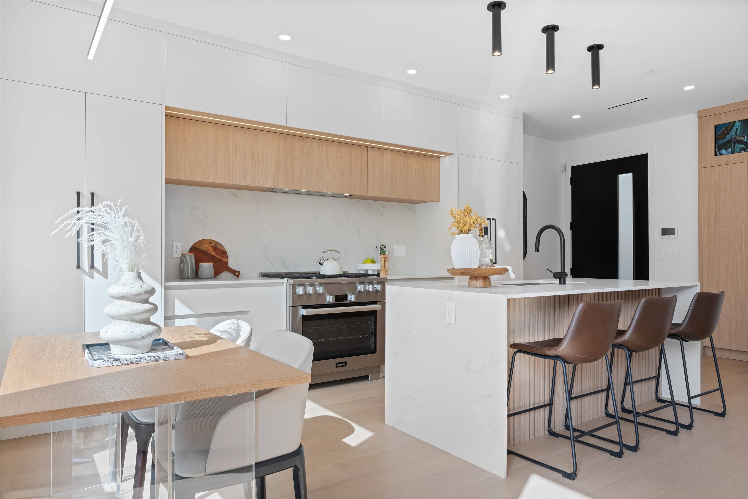 Vancouver, BC V6S 1K9,3880 W 23rd AVE #2
