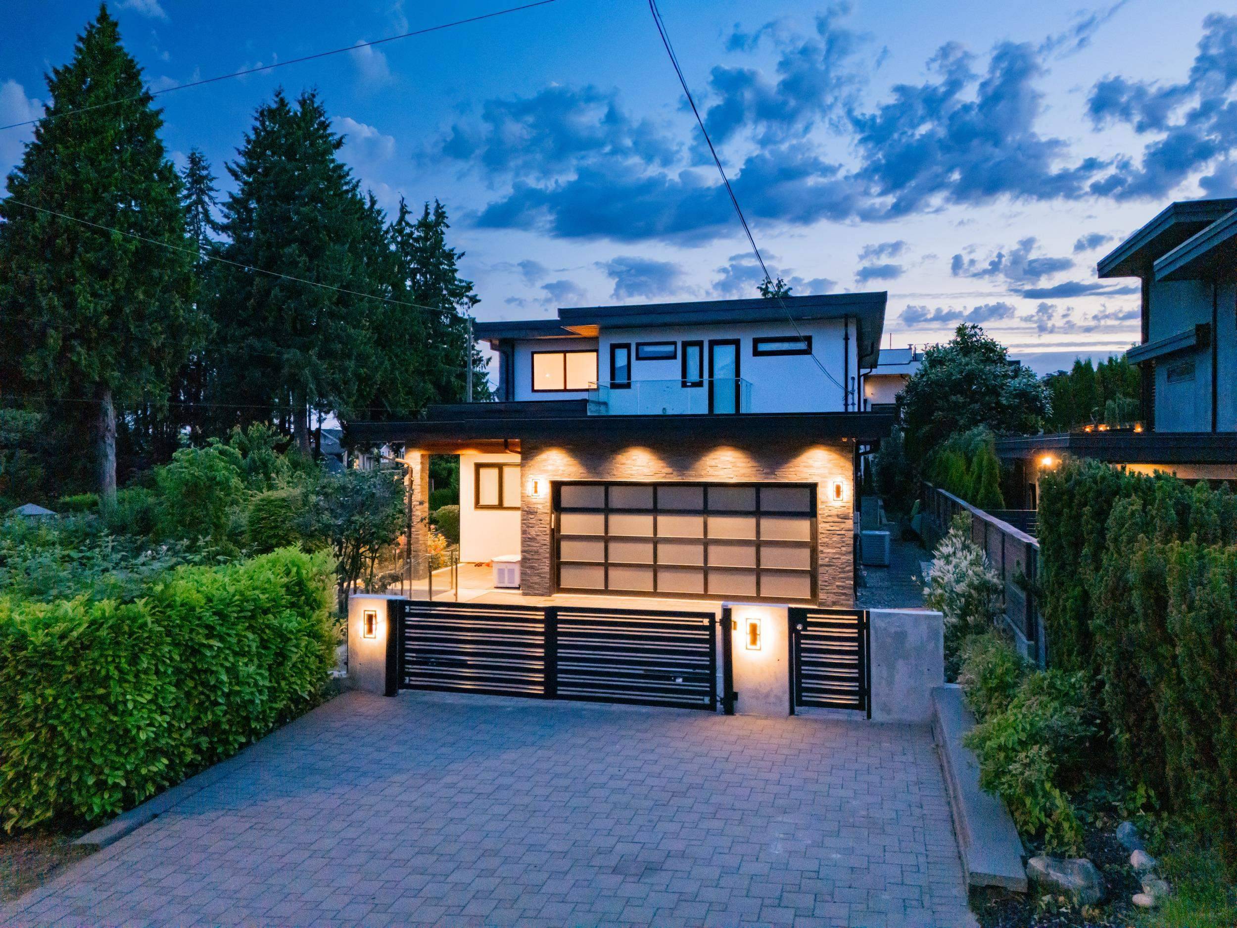 West Vancouver, BC V7V 2C1,2213 Kings AVE