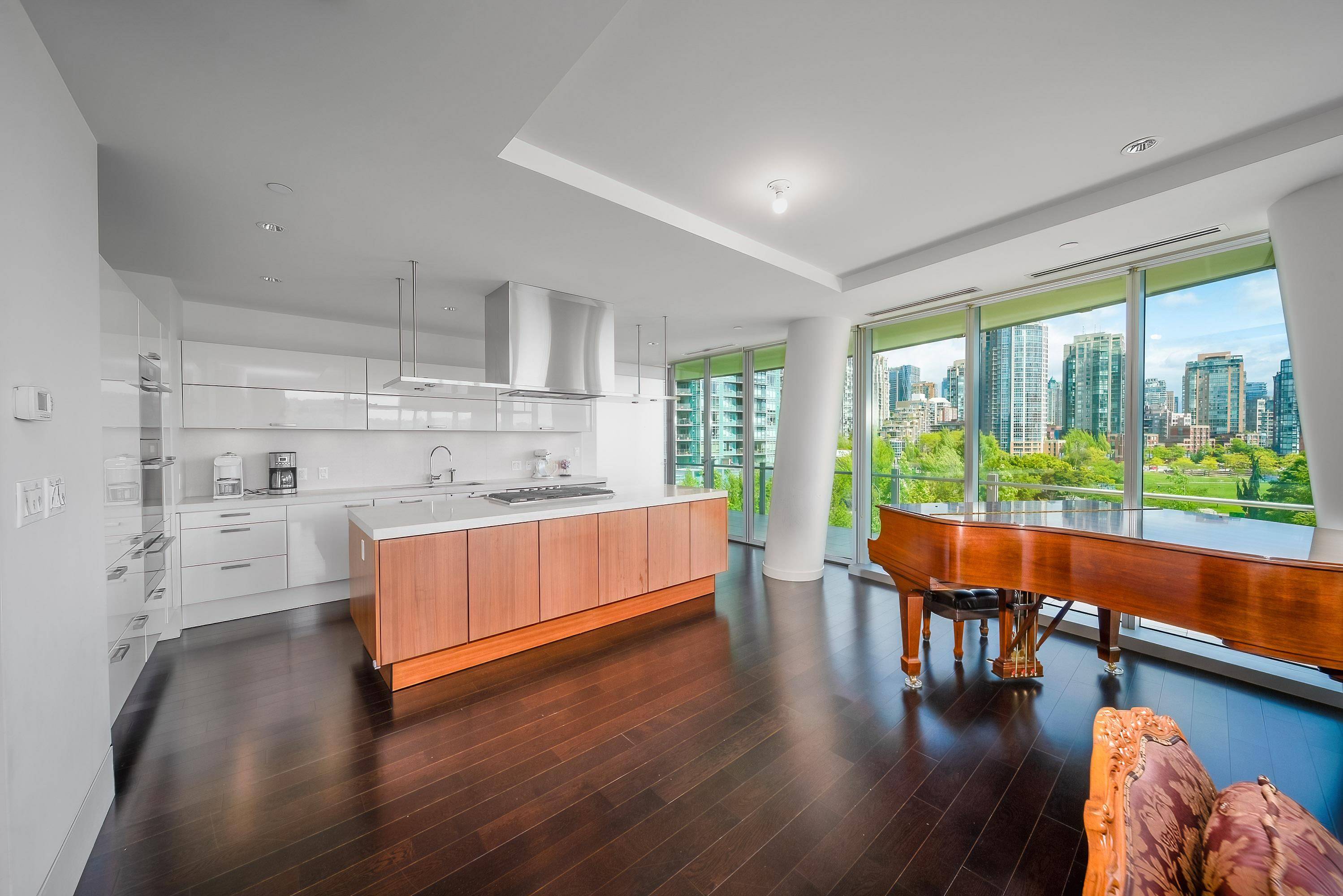 Vancouver, BC V6Z 0A5,1560 Homer Mews #702