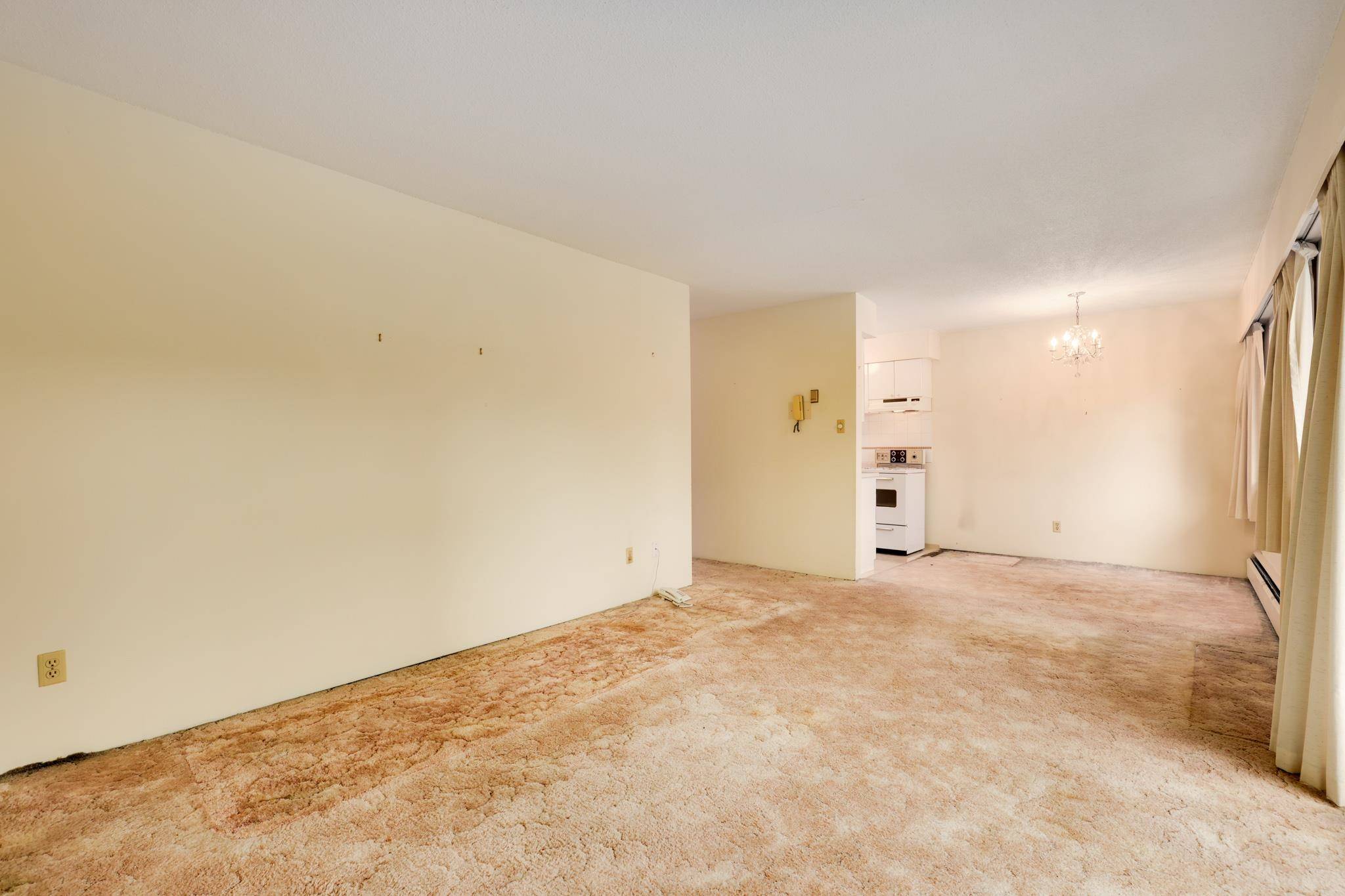 North Vancouver, BC V7L 2Y8,160 E 19th ST #106