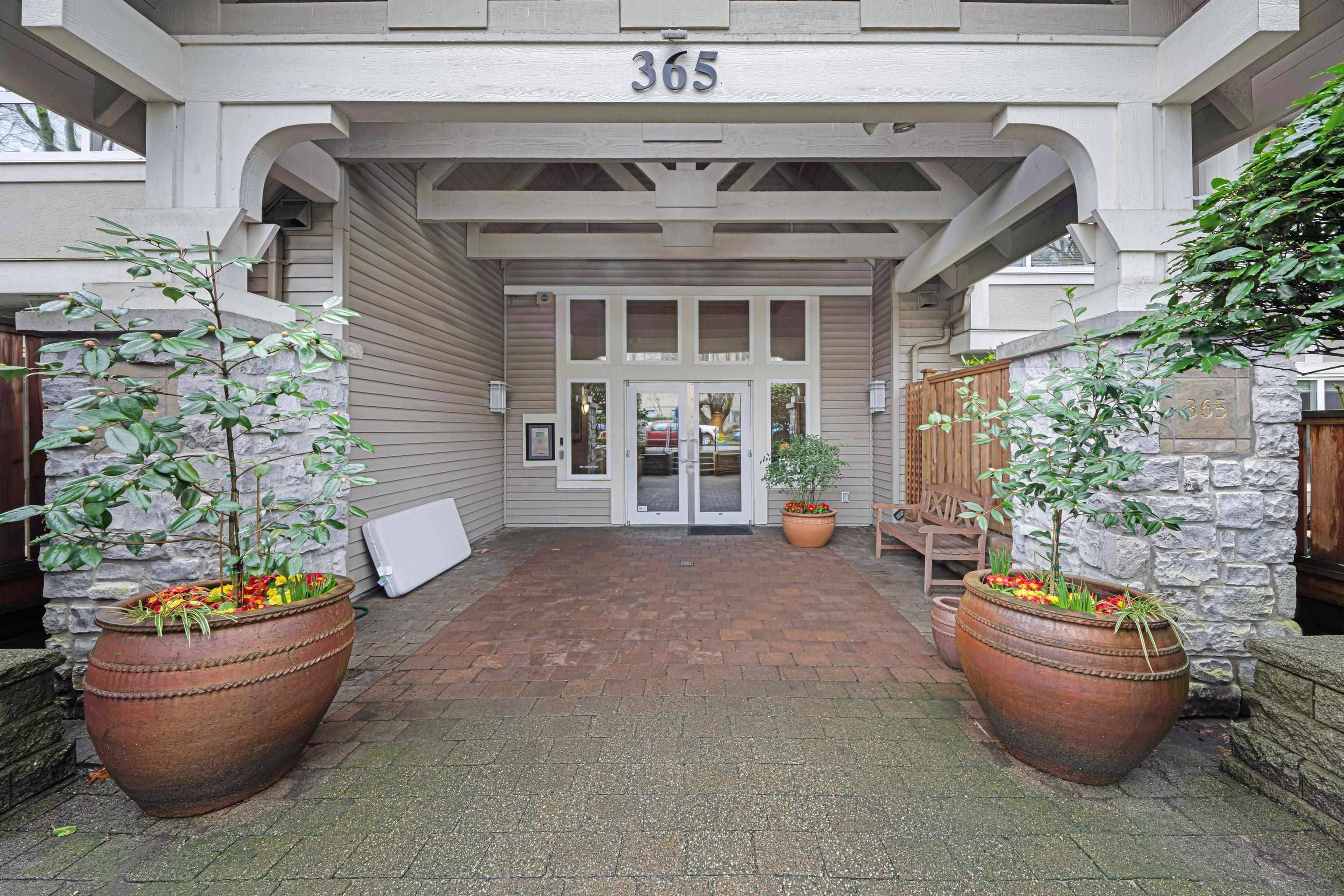 North Vancouver, BC V7L 4W5,365 E 1st ST #213