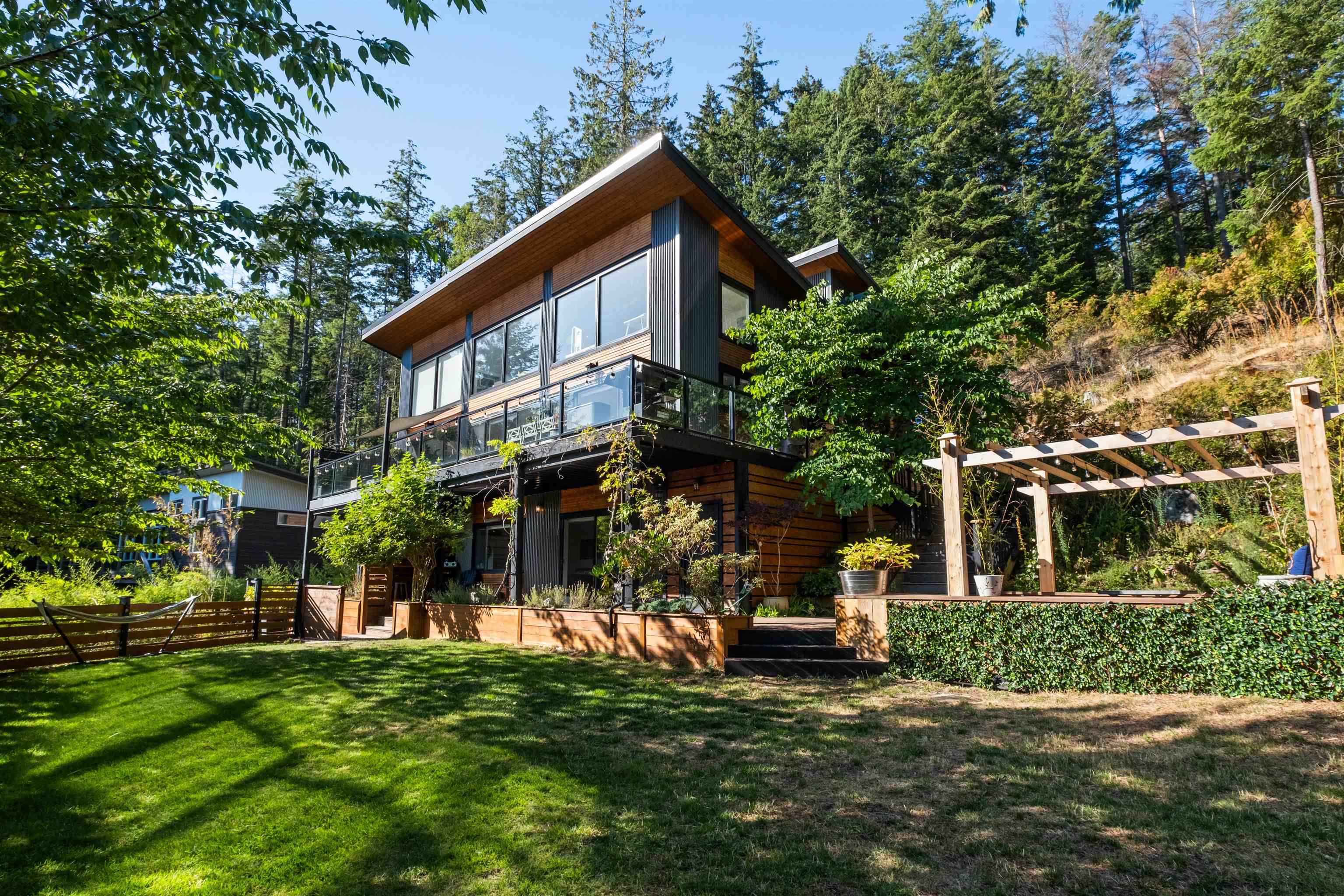Bowen Island, BC V0N 1G2,955 Windjammer RD