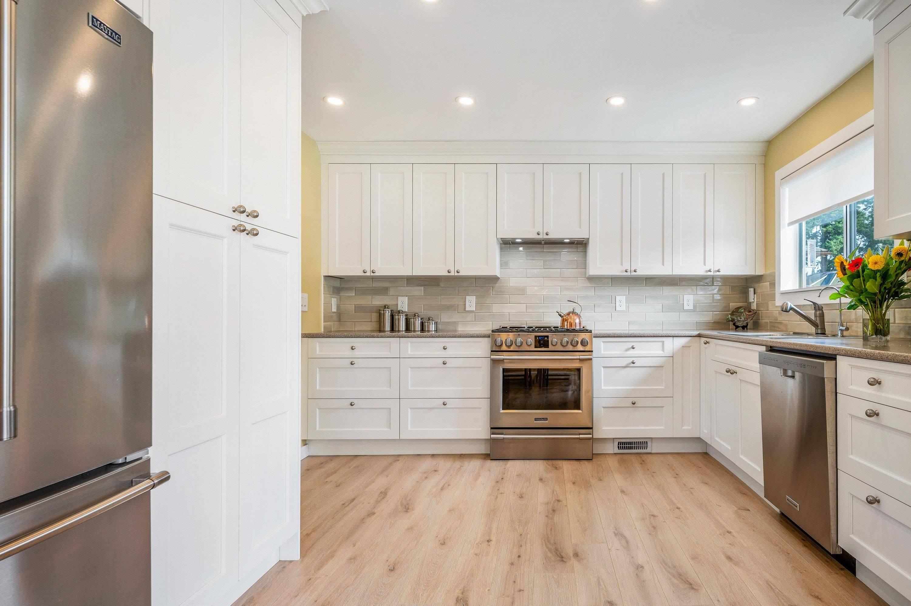 White Rock, BC V4B 3K5,1434 Bishop RD