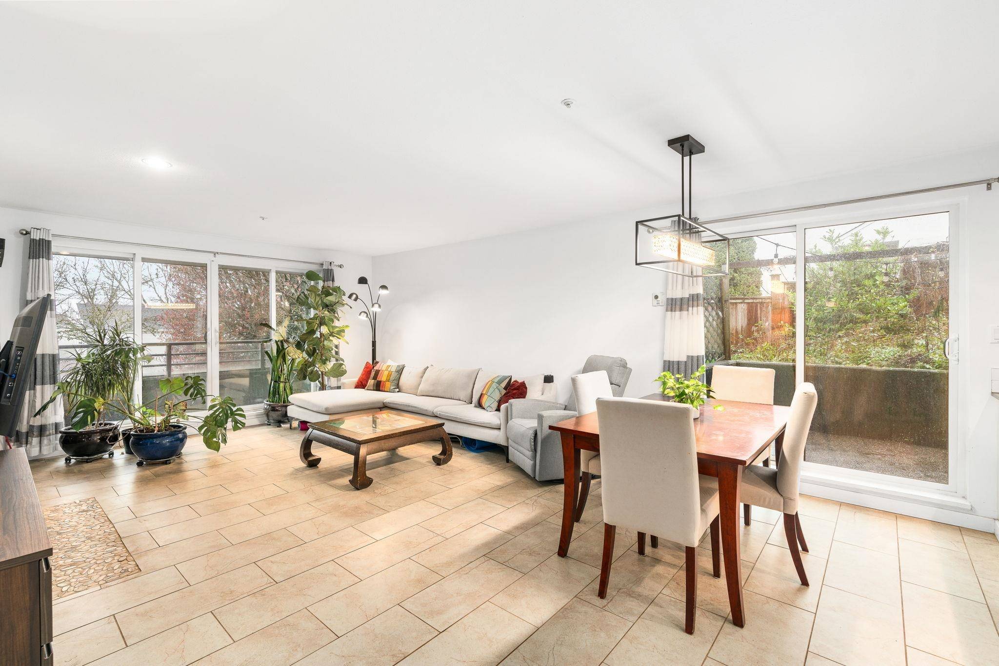 Vancouver, BC V5P 2S1,2150 SE Marine DR #1