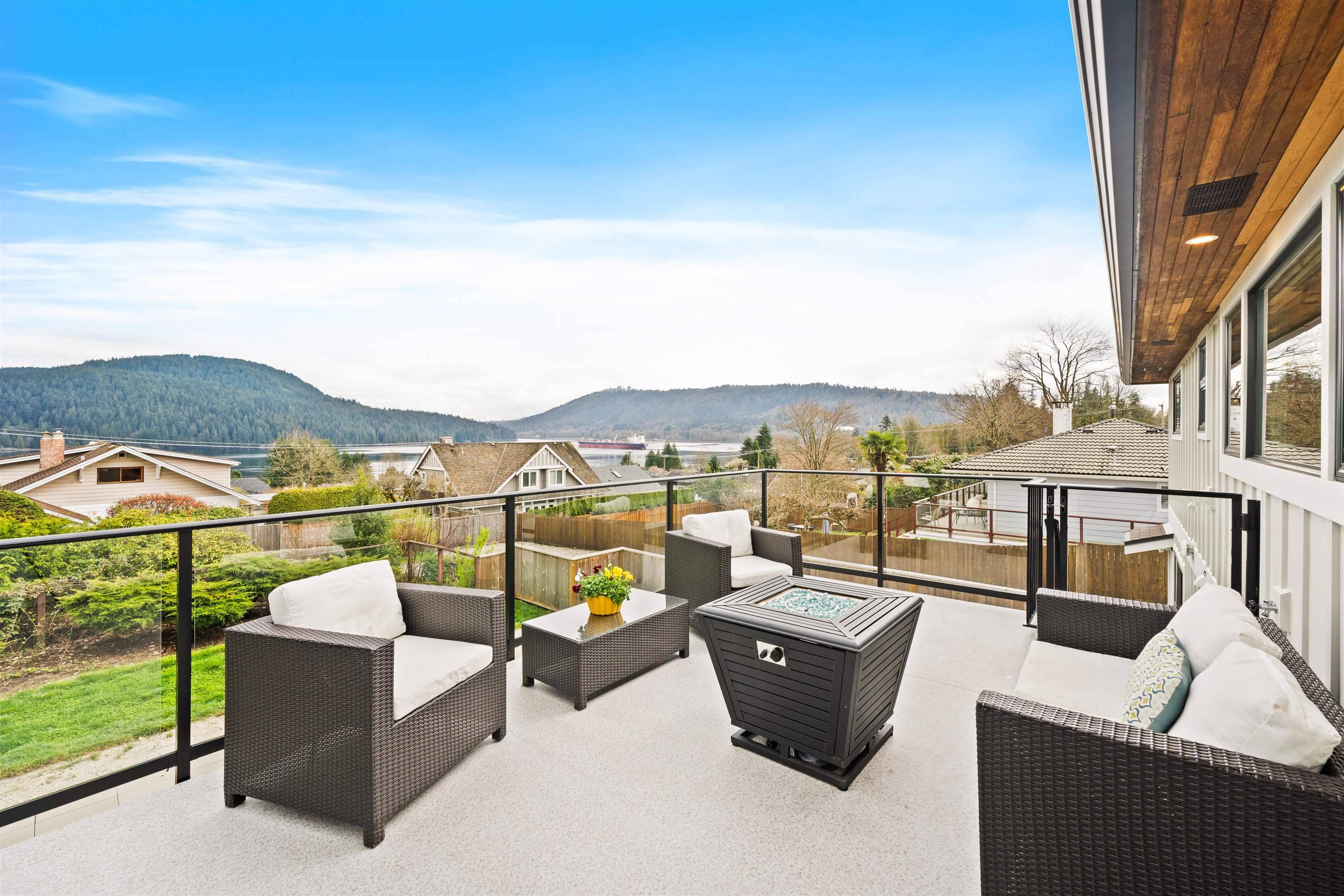 North Vancouver, BC V7G 1N2,542 N Dollarton HWY