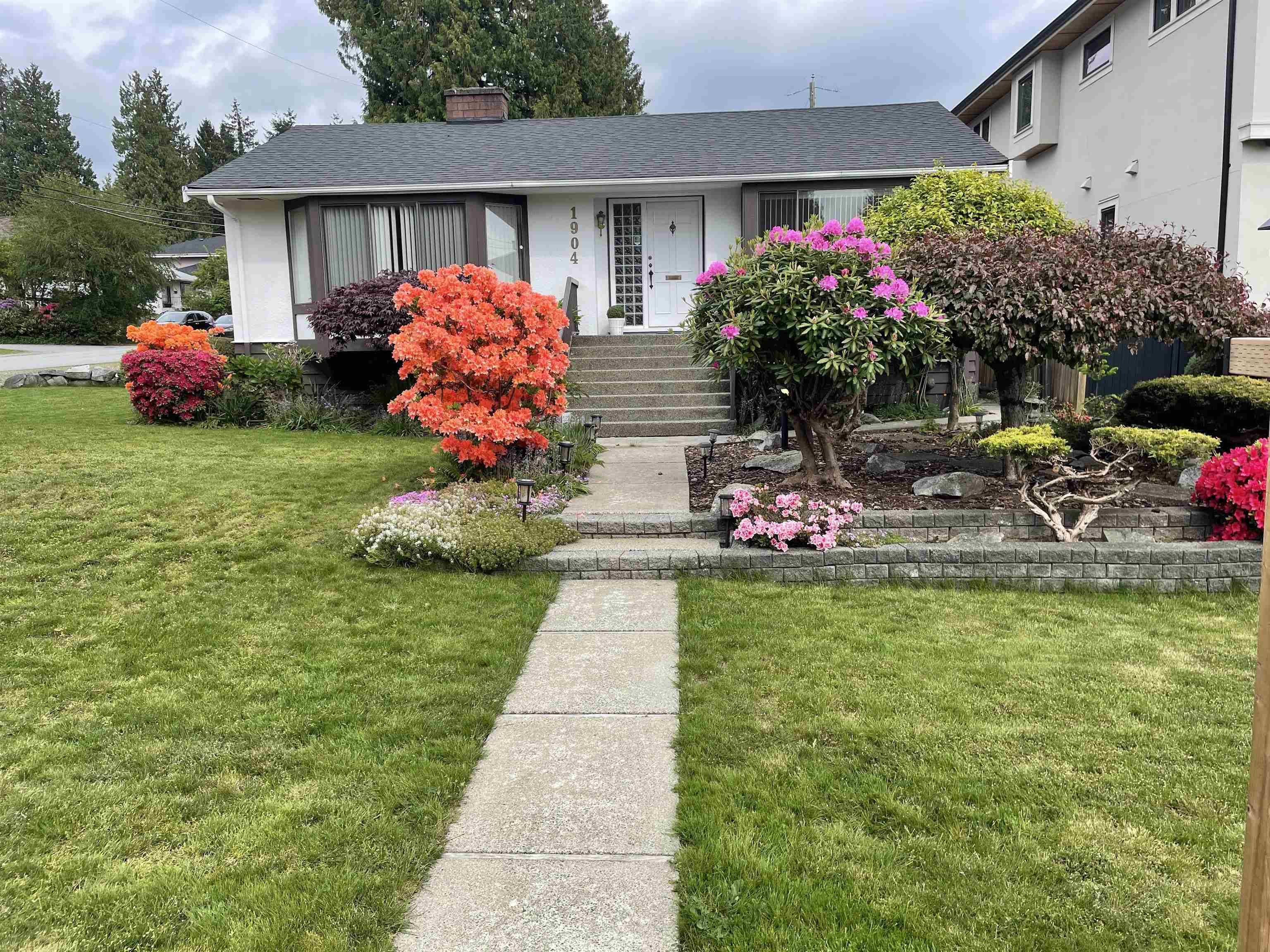 Burnaby, BC V5A 2K8,1904 Cliff AVE