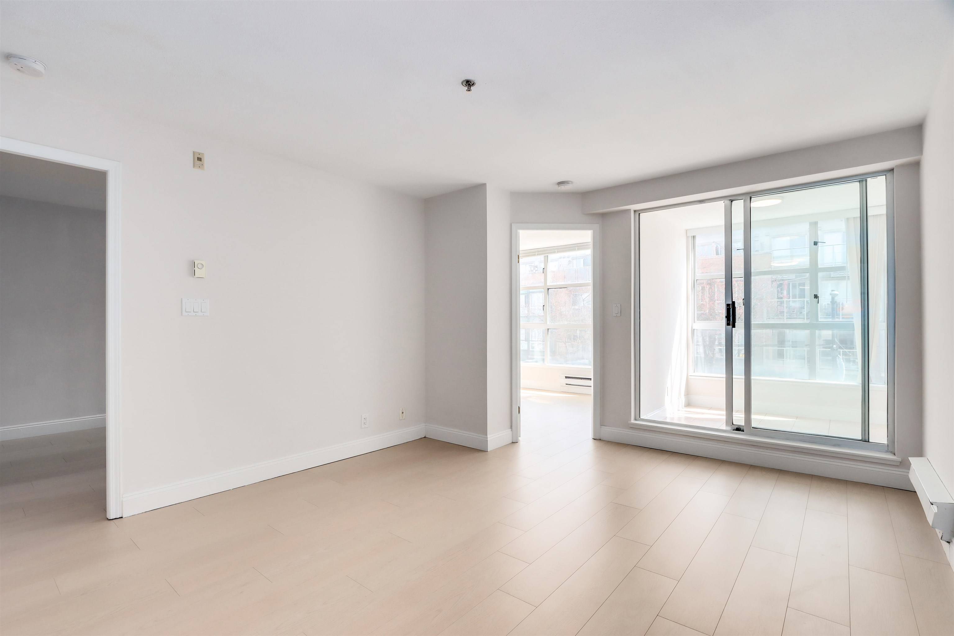 Vancouver, BC V5V 4E9,4113 Fraser ST #313