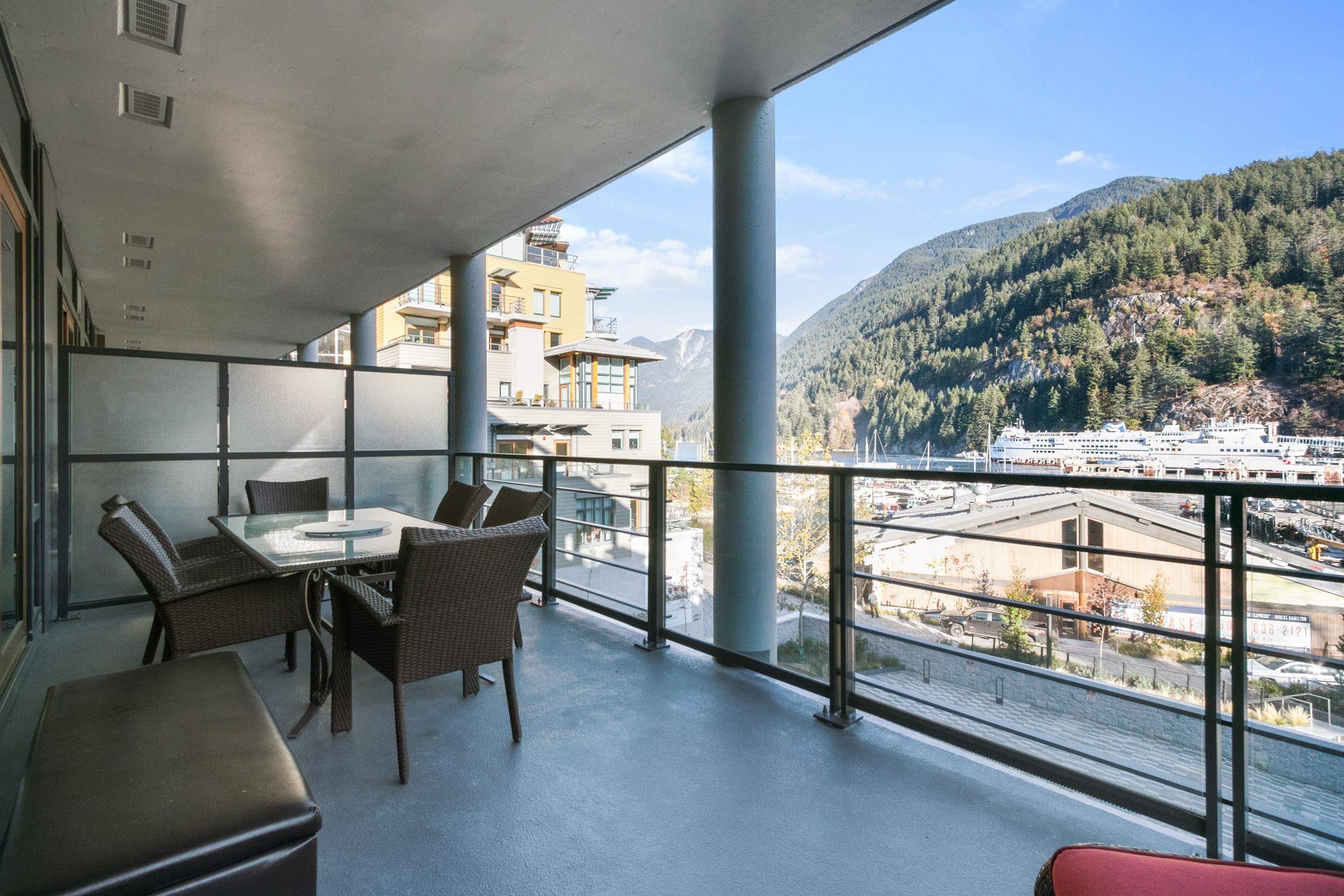 West Vancouver, BC V7W 2B2,6697 Nelson AVE #303