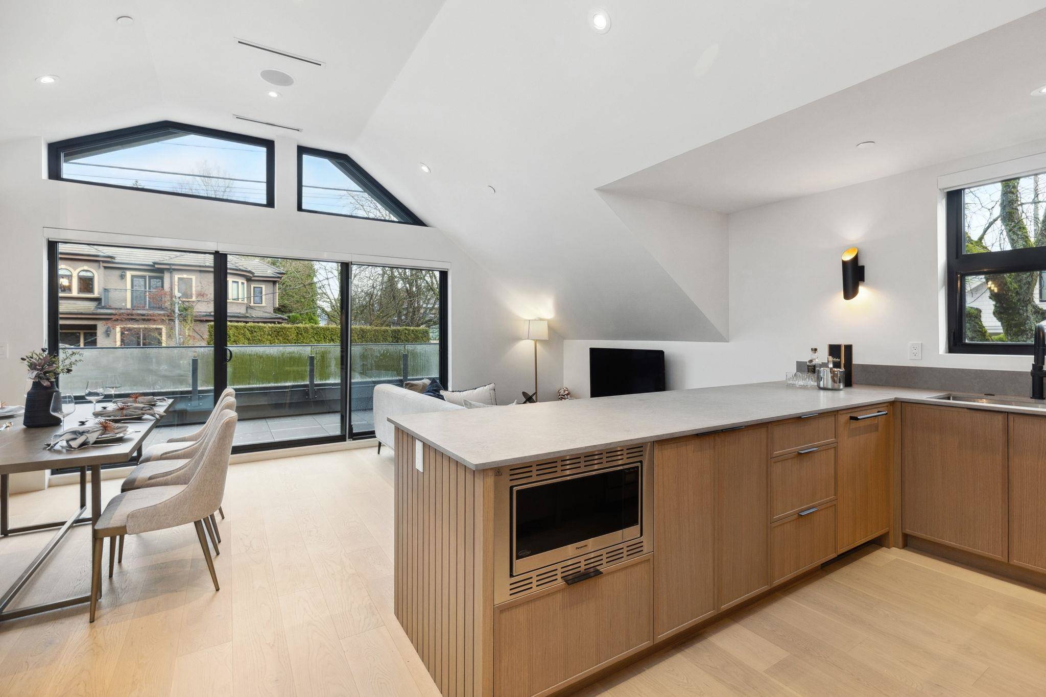 Vancouver, BC V6N 2T3,5253 Larch ST