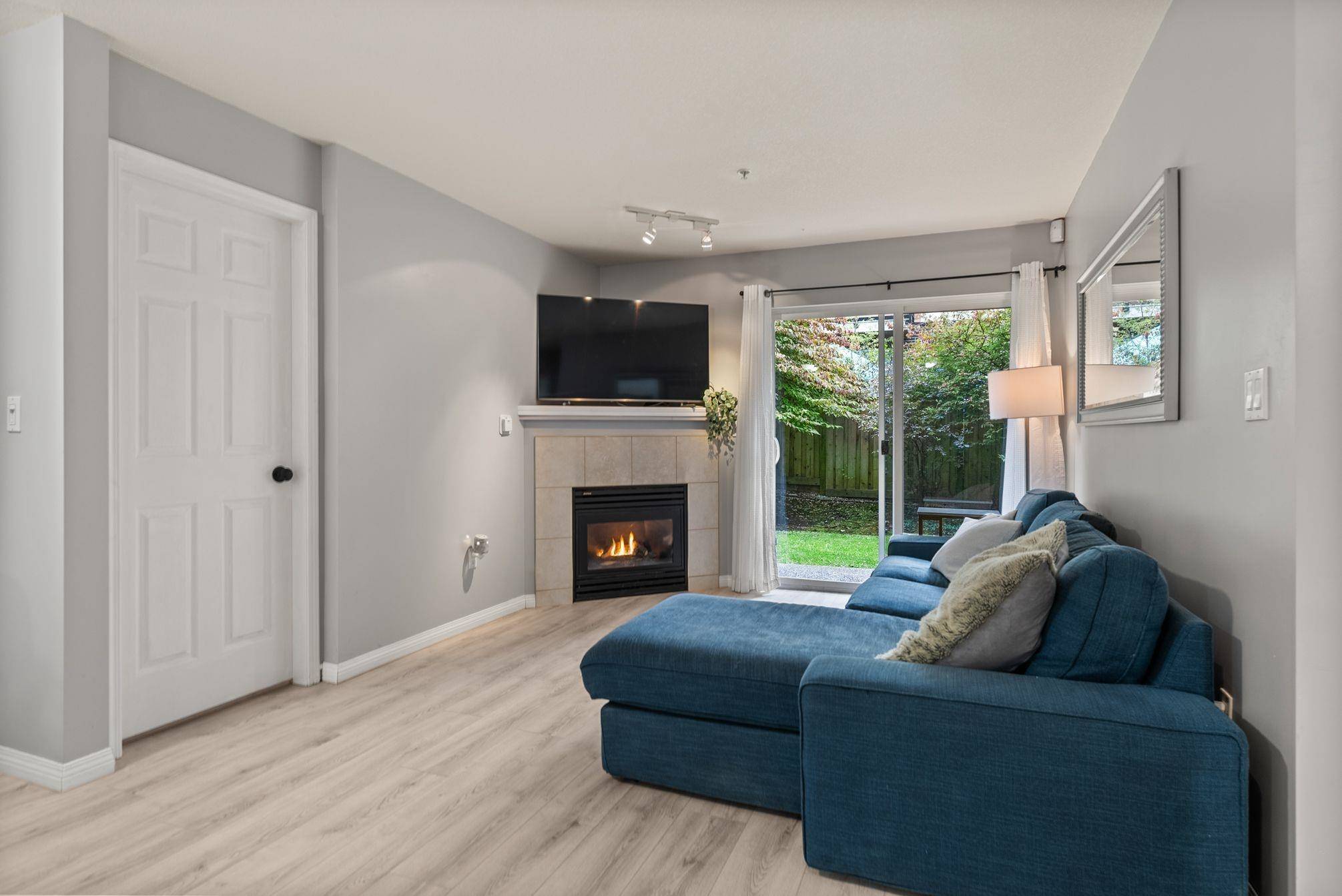 White Rock, BC V4B 4B9,1280 Merklin ST #105